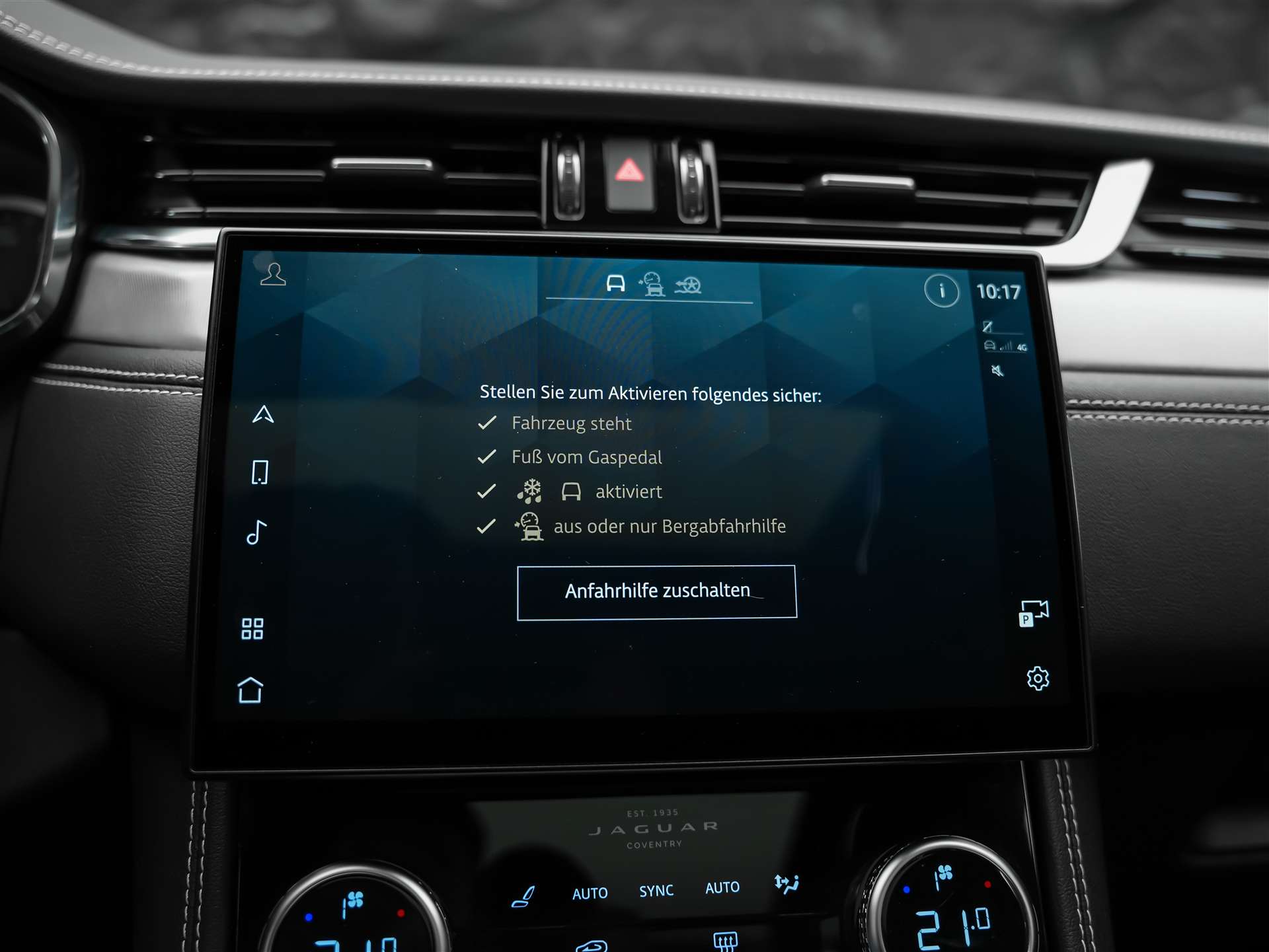 JAGUAR F-Pace 3.0 D I6 R-Dynamic SE AWD Panorama*Abstandsregler*All black*-image-36