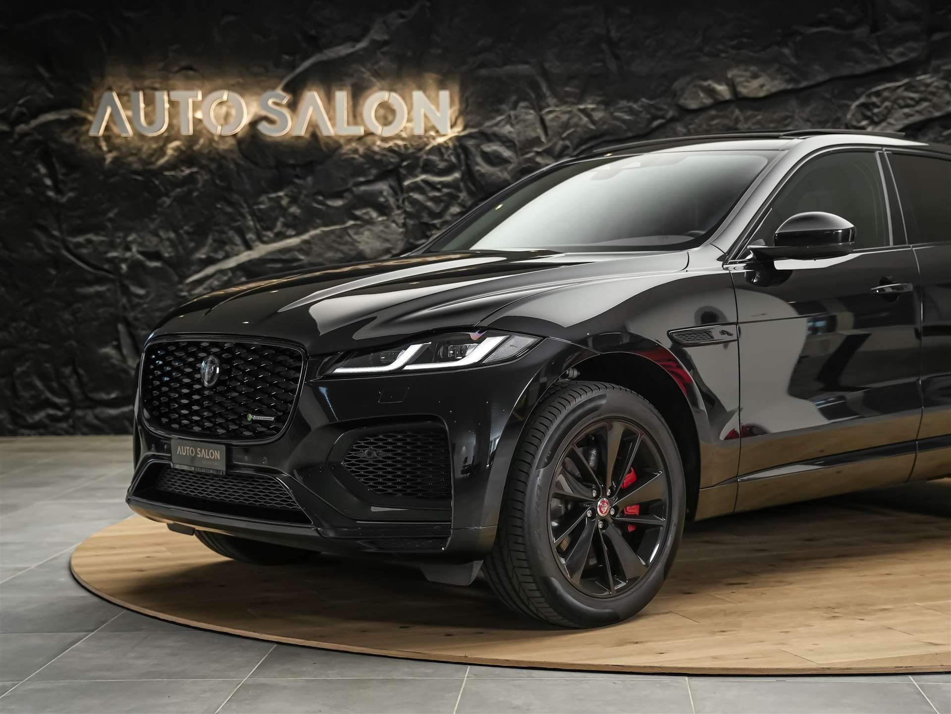 JAGUAR F-Pace 3.0 D I6 R-Dynamic SE AWD Panorama*Abstandsregler*All black*-image-17