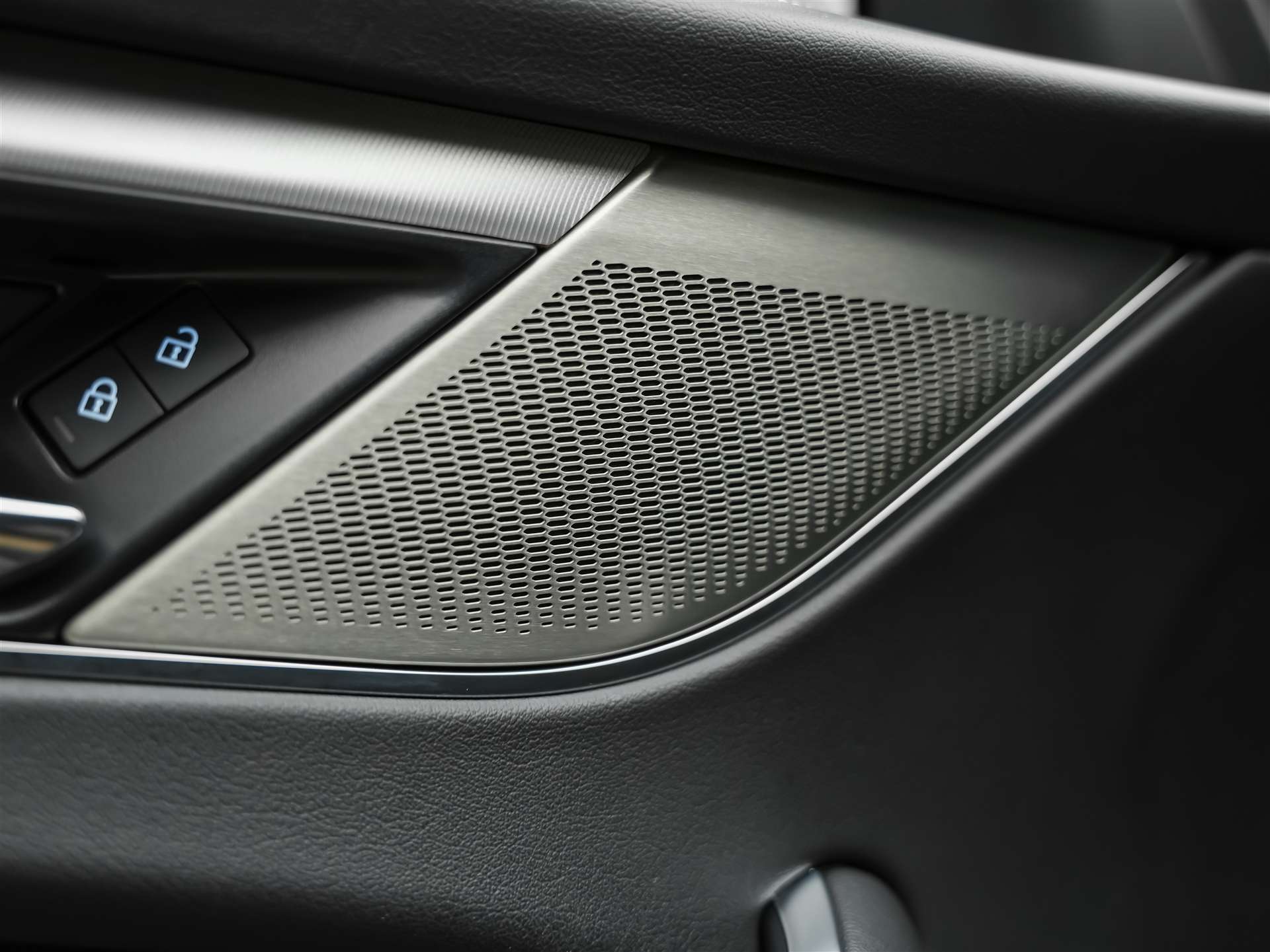 JAGUAR F-Pace 3.0 D I6 R-Dynamic SE AWD-image-24