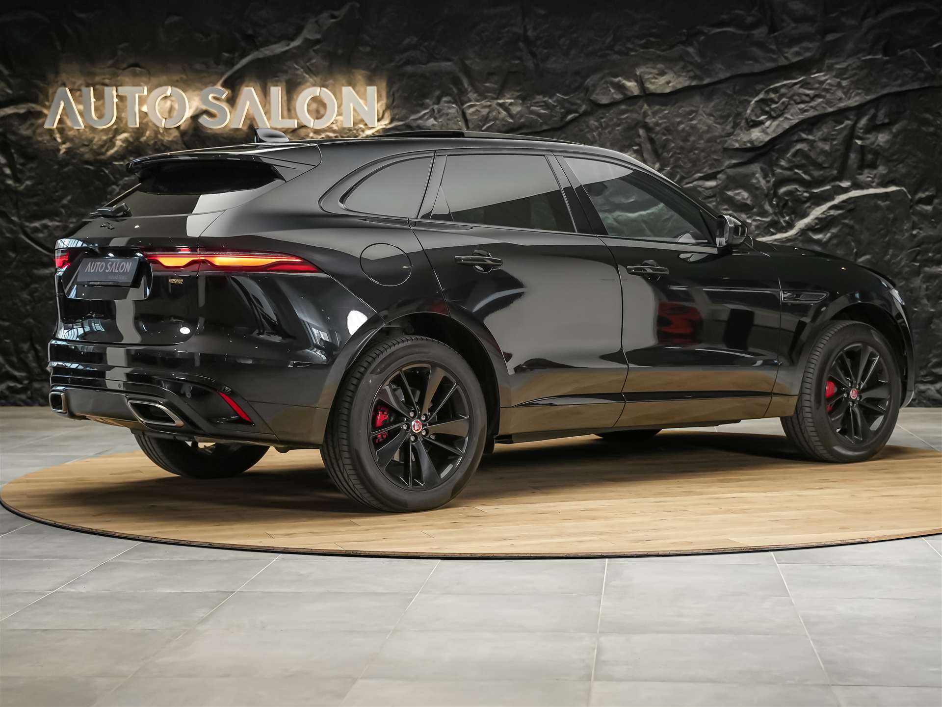 JAGUAR F-Pace 3.0 D I6 R-Dynamic SE AWD Panorama*Abstandsregler*All black*-image-4