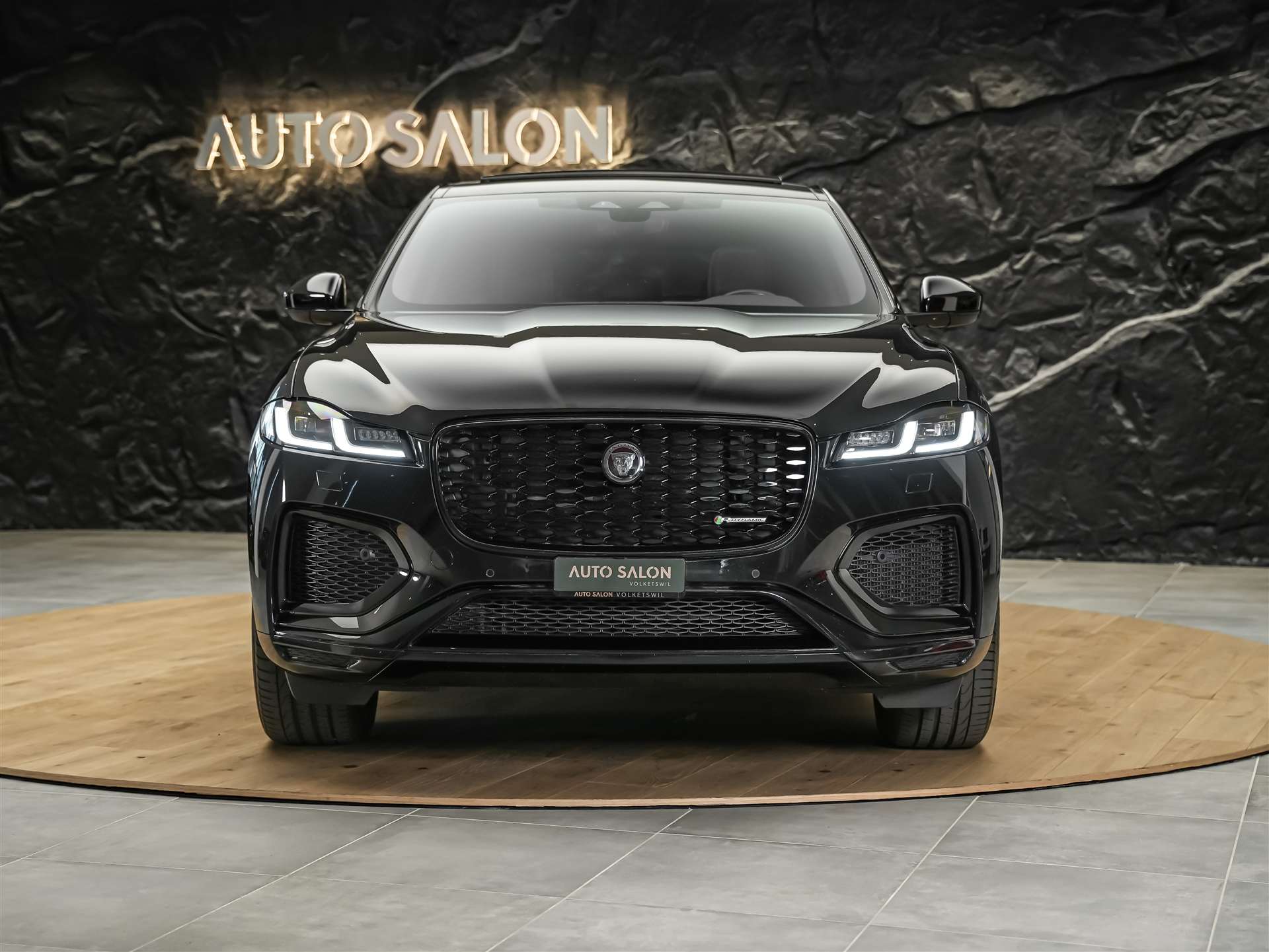 JAGUAR F-Pace 3.0 D I6 R-Dynamic SE AWD Panorama*Abstandsregler*All black*-image-6