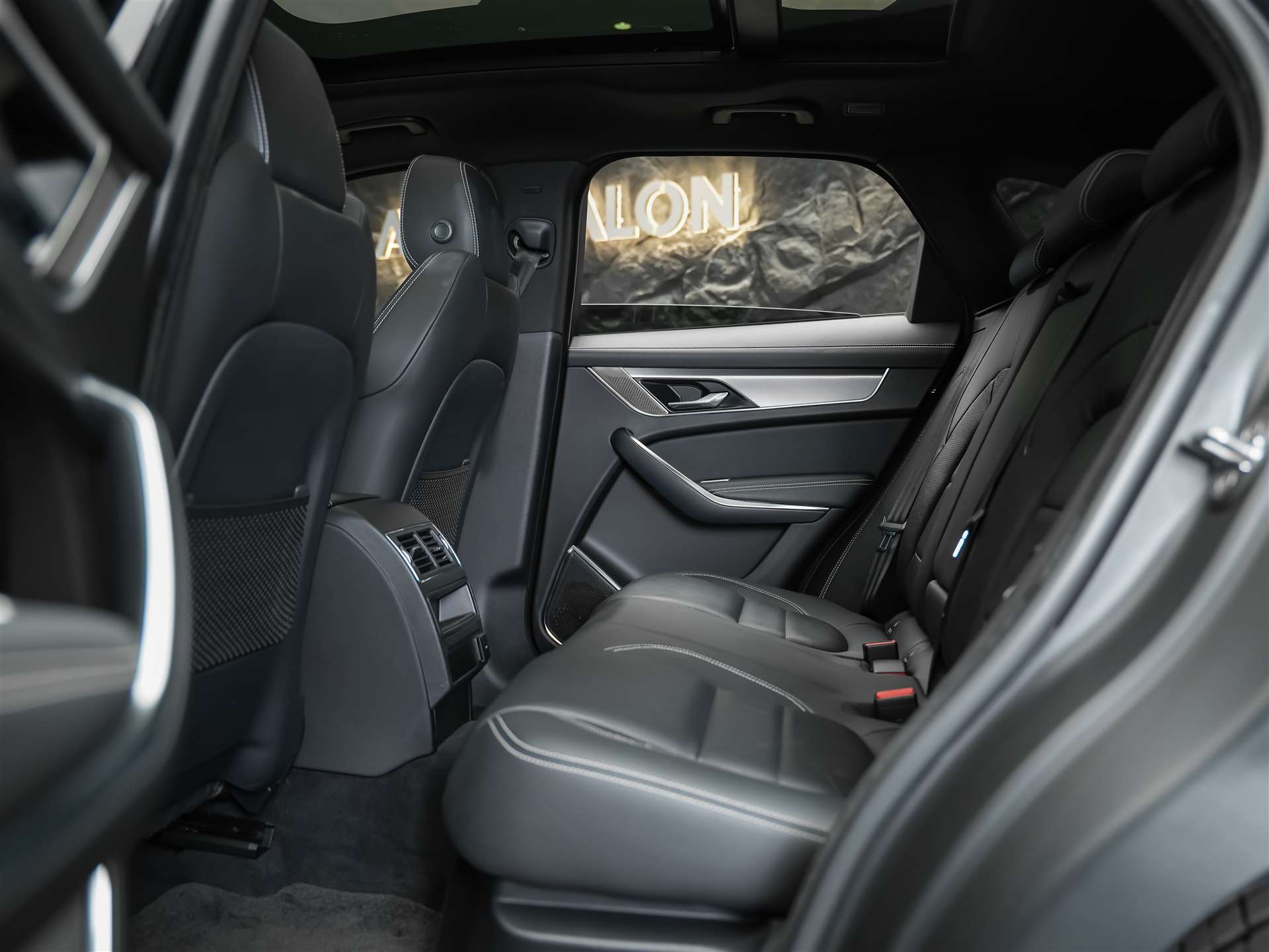 JAGUAR F-Pace 3.0 D I6 R-Dynamic SE AWD Panorama*Abstandsregler*All black*-image-13