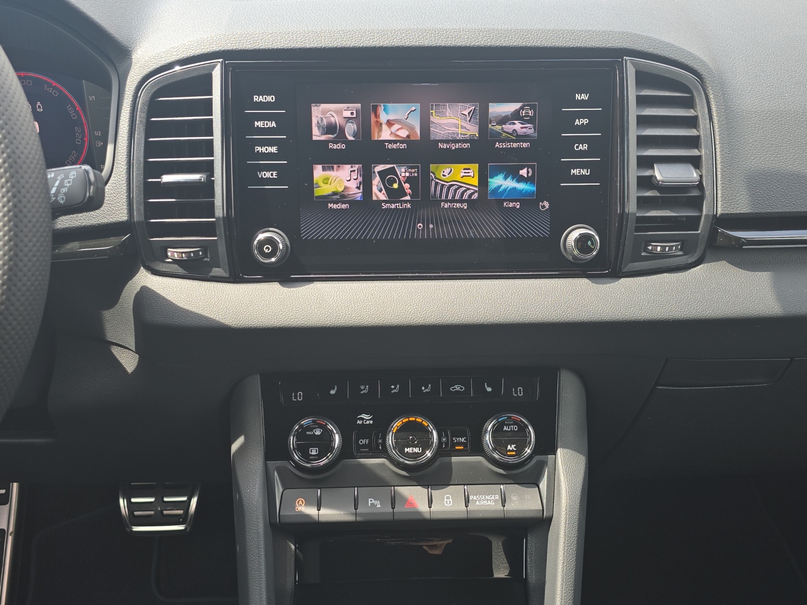 SKODA Karoq 2.0 TSI Dynamic Limited Edition 4x4 DSG-image-10