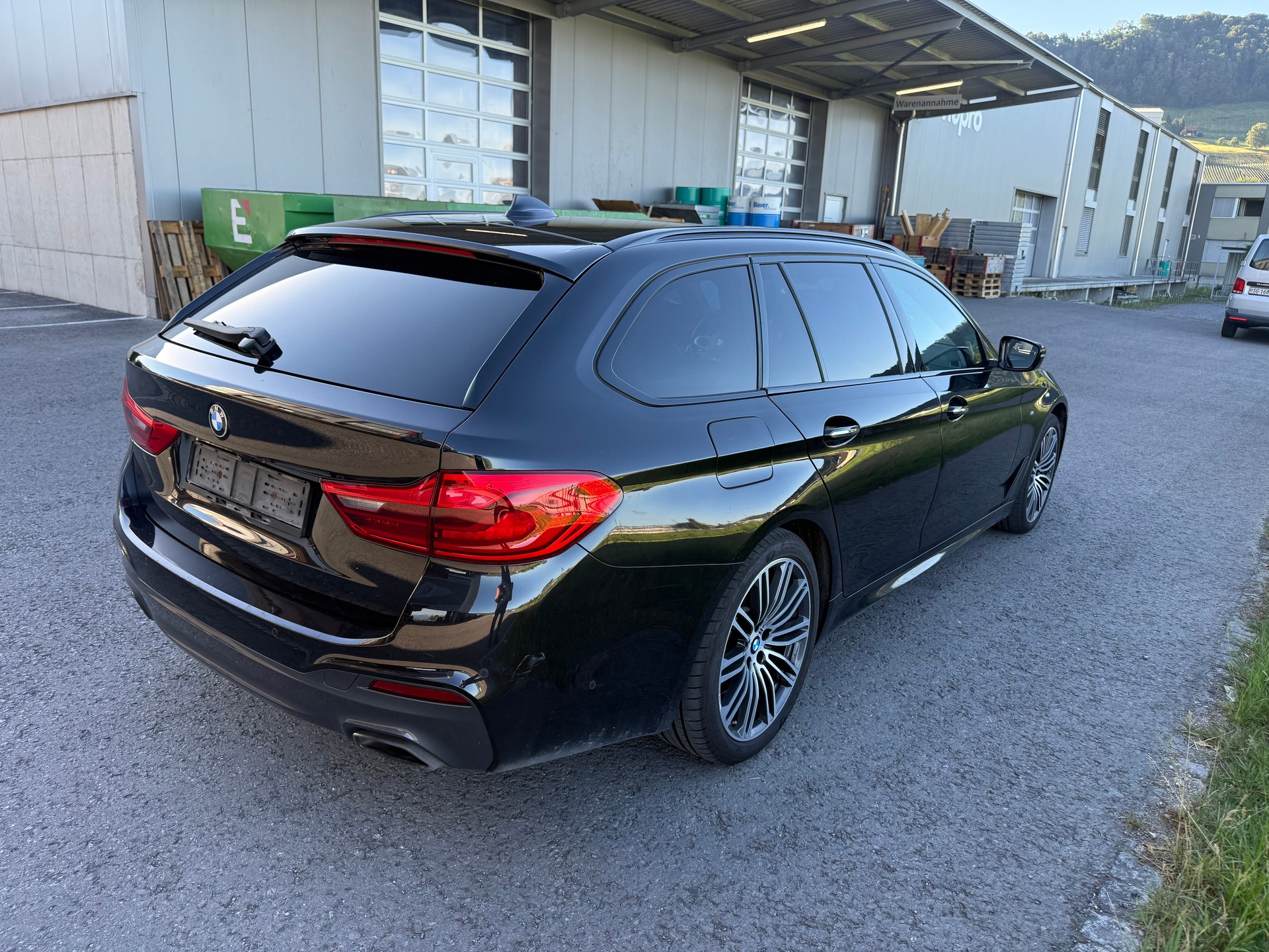 BMW 530i xDrive SAG Touring M-Sport-image-4