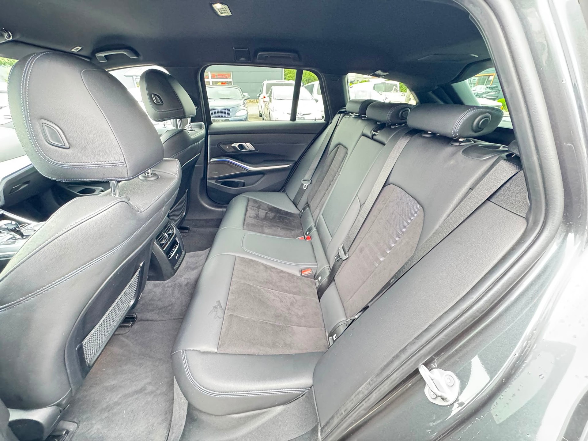 BMW 320d xDrive 48V Touring Pure M Sport Steptronic-image-10