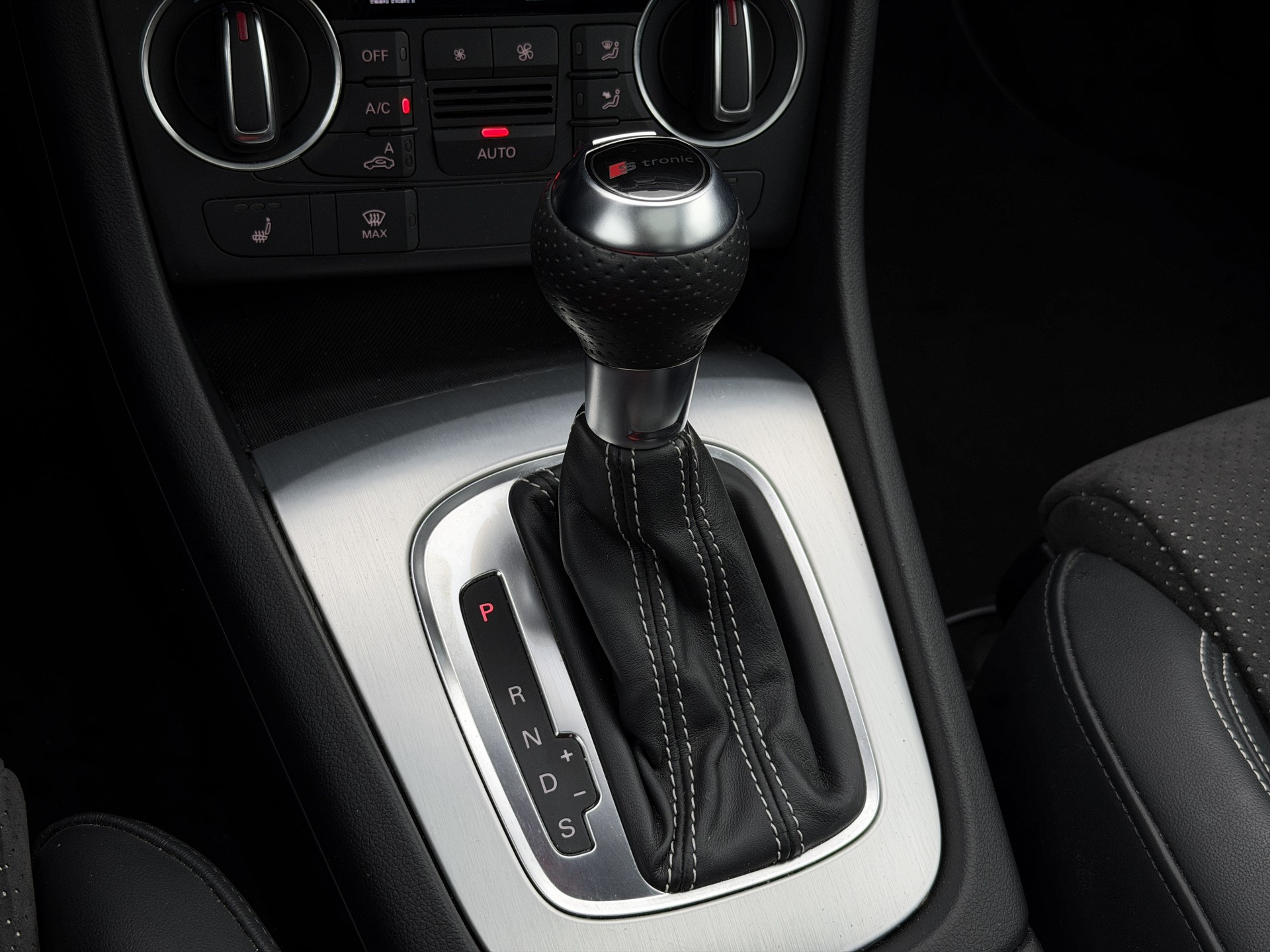 AUDI Q3 2.0 TFSI sport quattro S-tronic / CH-Fahrzeug-image-19