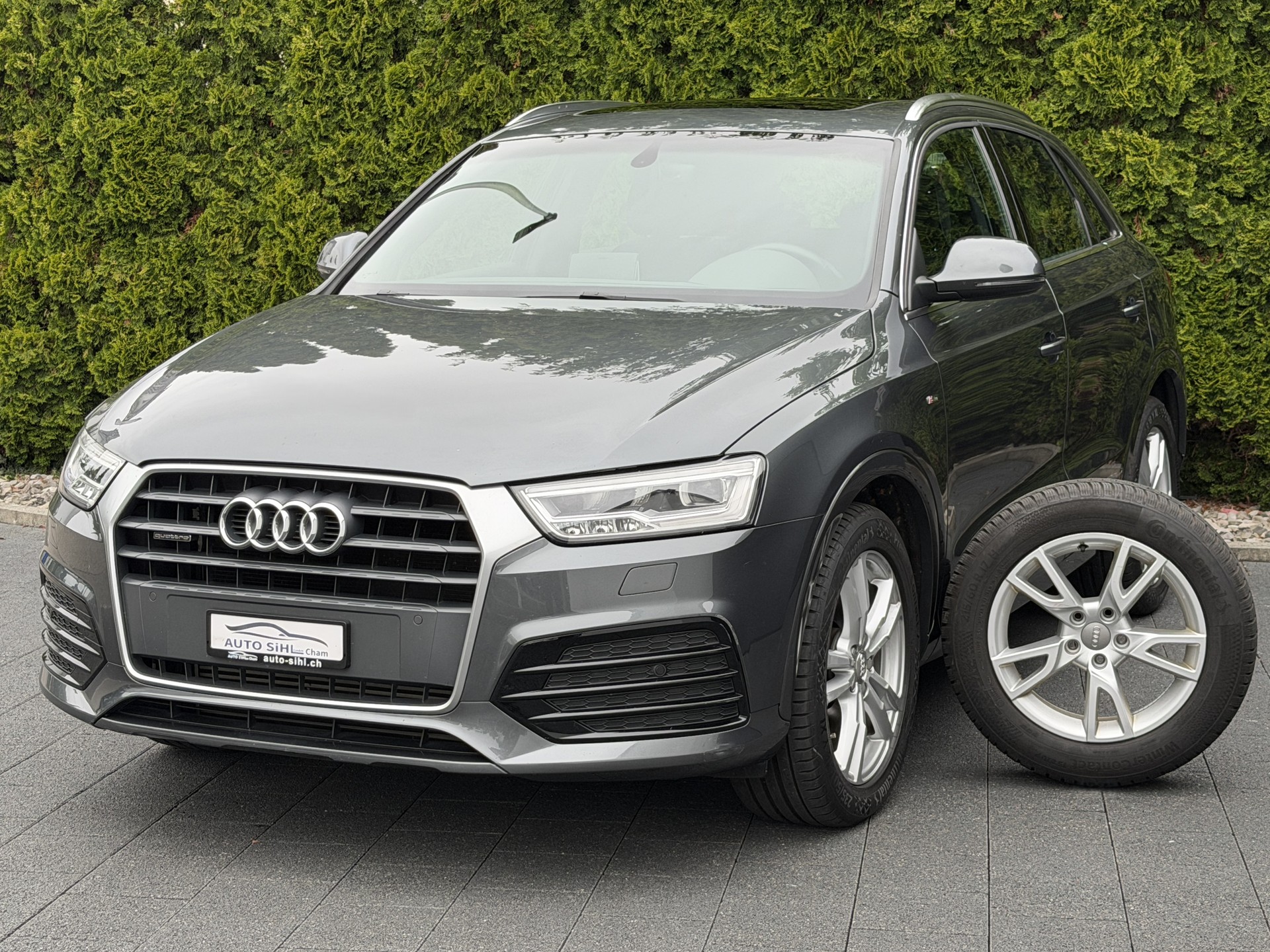 AUDI Q3 2.0 TFSI sport quattro S-tronic / CH-Fahrzeug-showroom-element-2