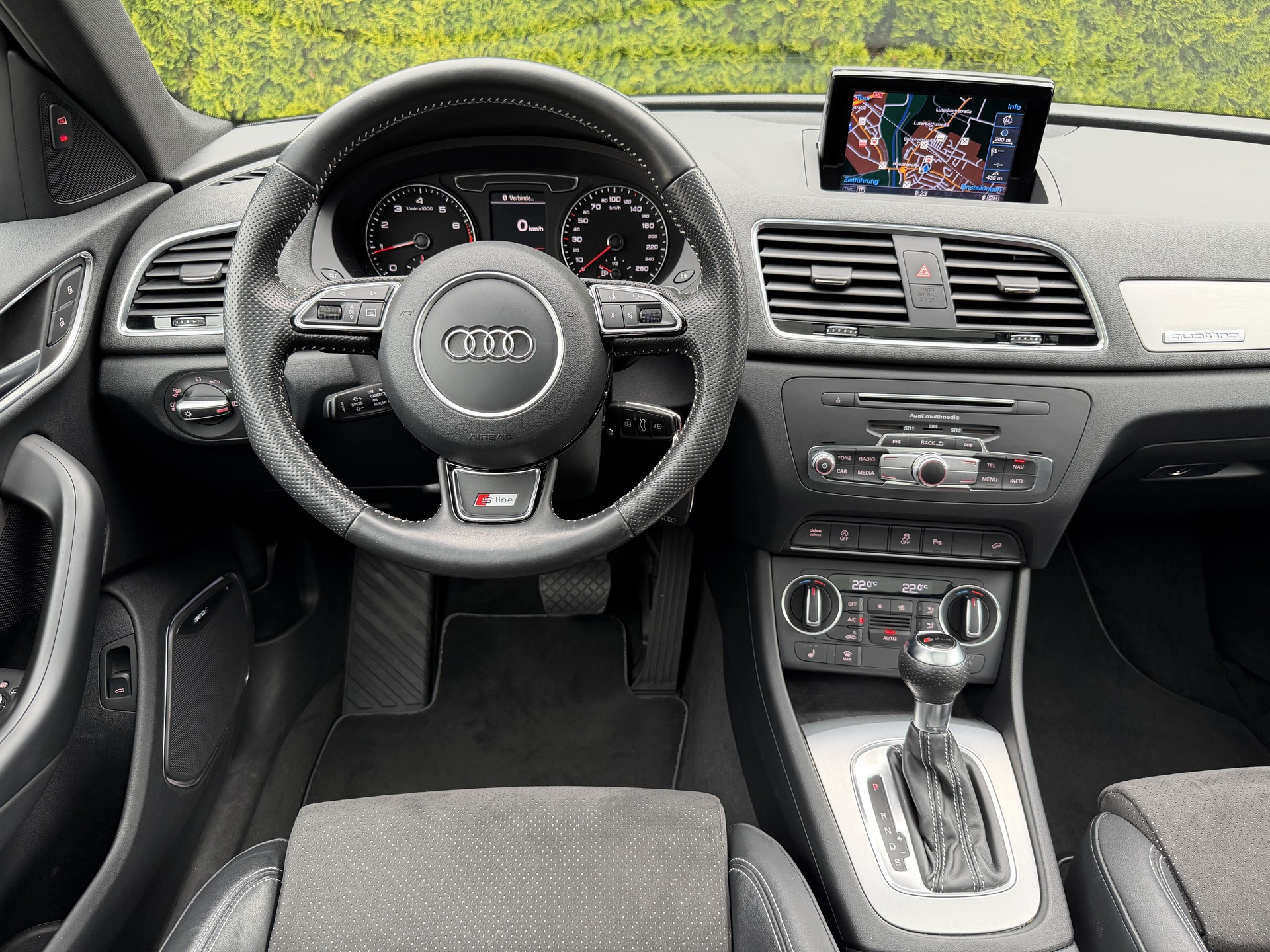 AUDI Q3 2.0 TFSI sport quattro S-tronic / CH-Fahrzeug-image-12