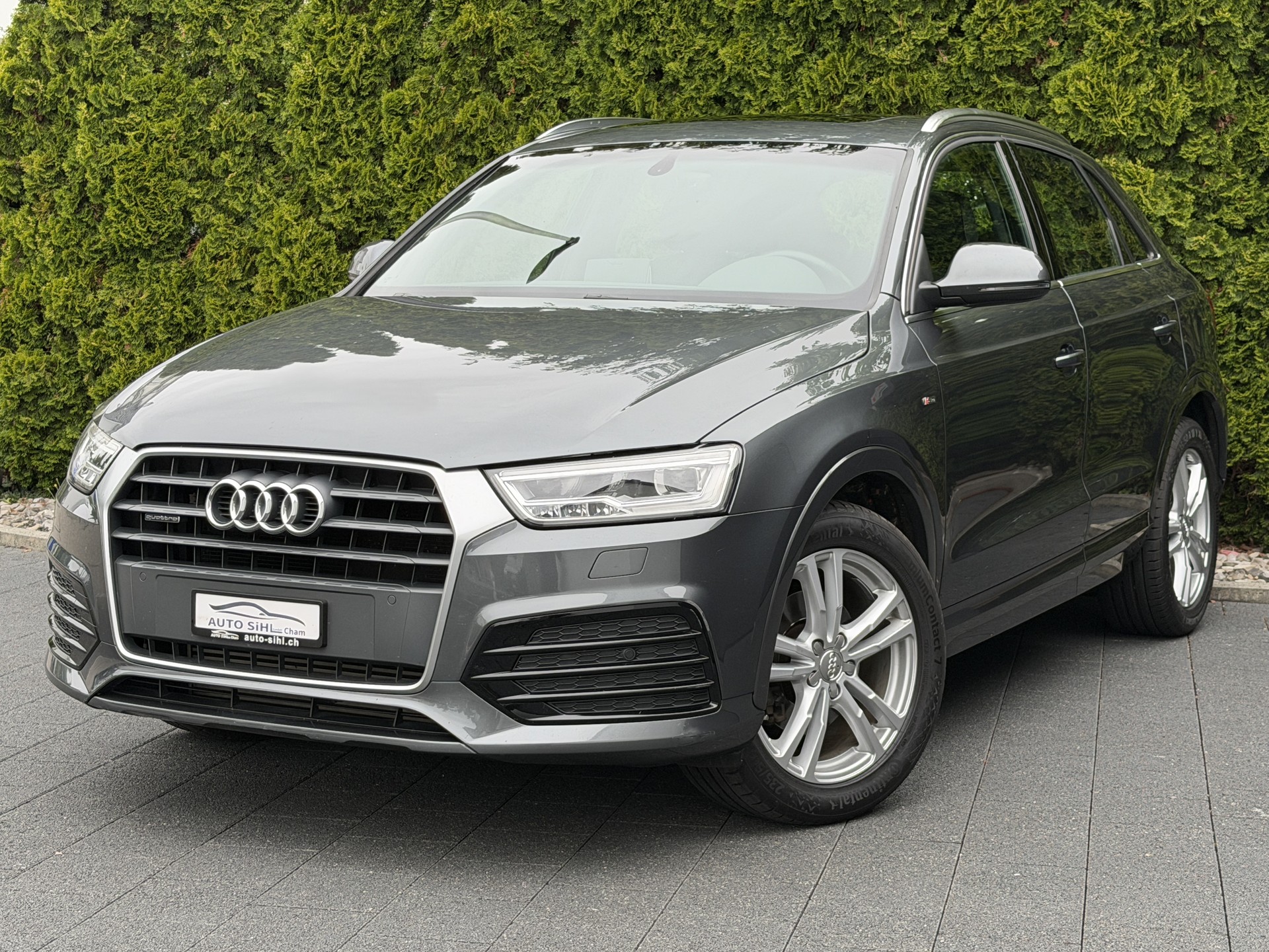 AUDI Q3 2.0 TFSI sport quattro S-tronic / CH-Fahrzeug
