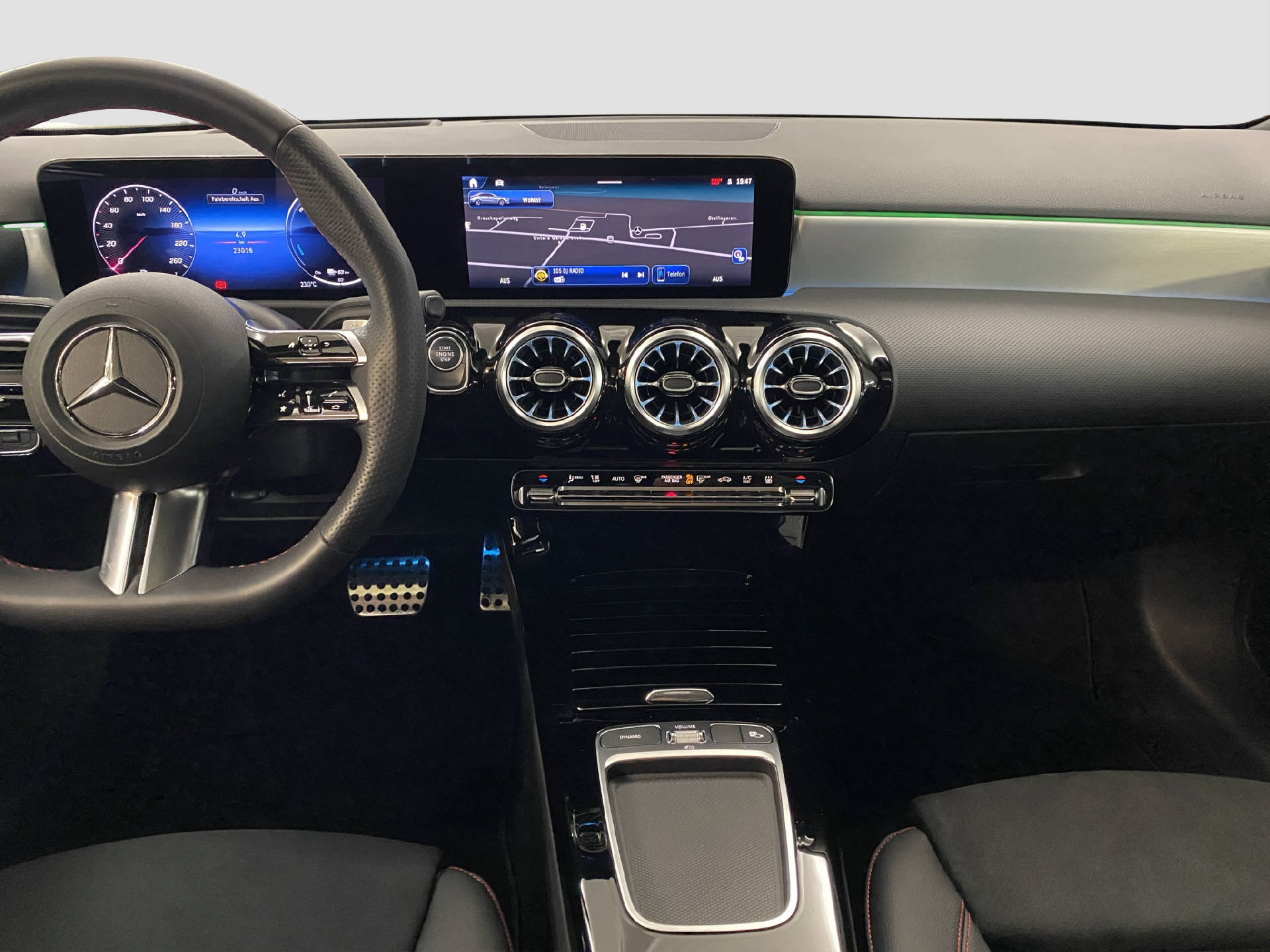 MERCEDES-BENZ A 250 e AMG Line Limousine-image-10