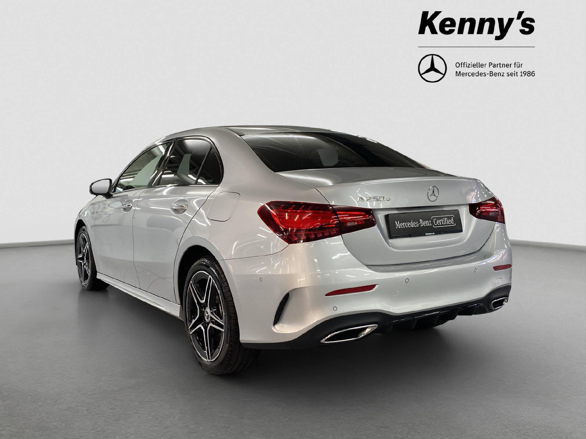 MERCEDES-BENZ A 250 e AMG Line Limousine-image-4