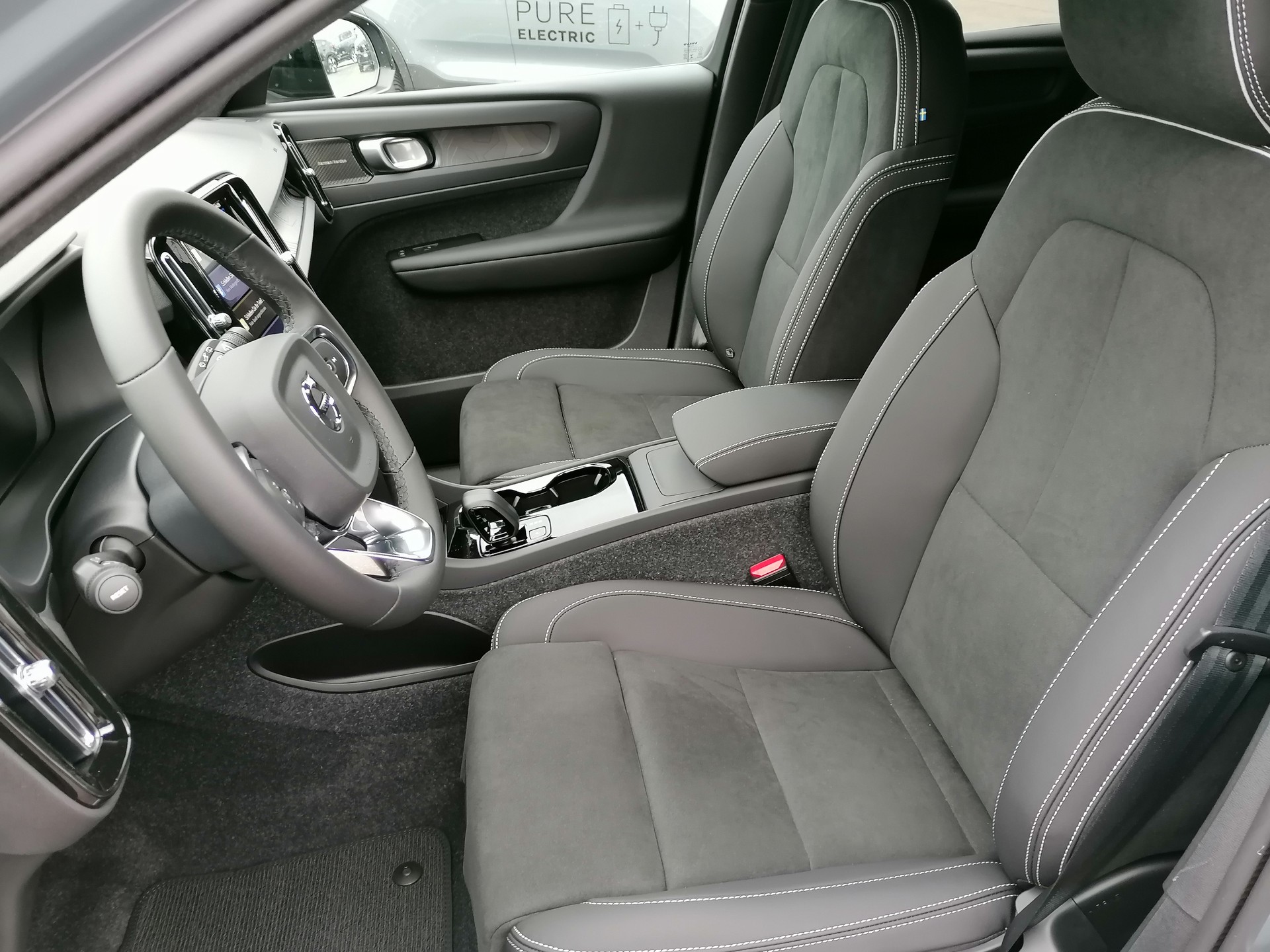 VOLVO EX40 Twin Black Edition AWD-image-5