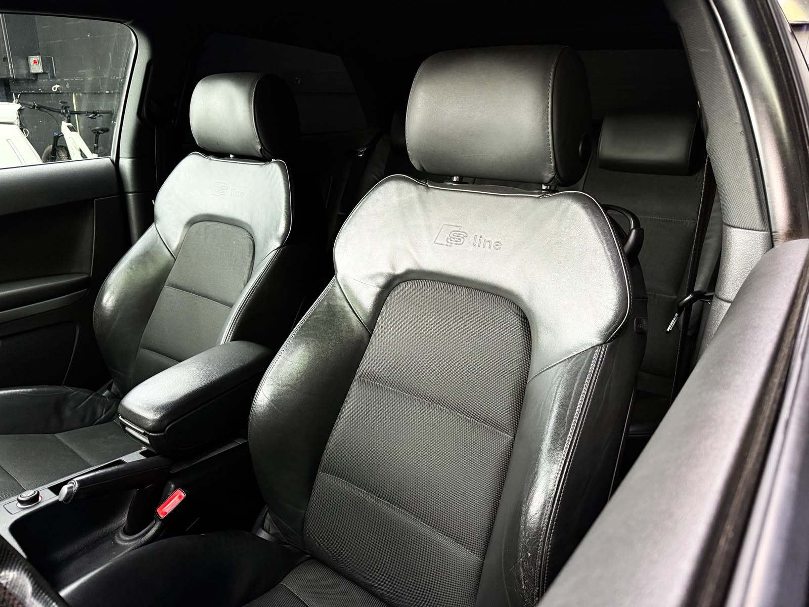AUDI A3 Sportback 2.0 TDI Ambition S-Line-image-12