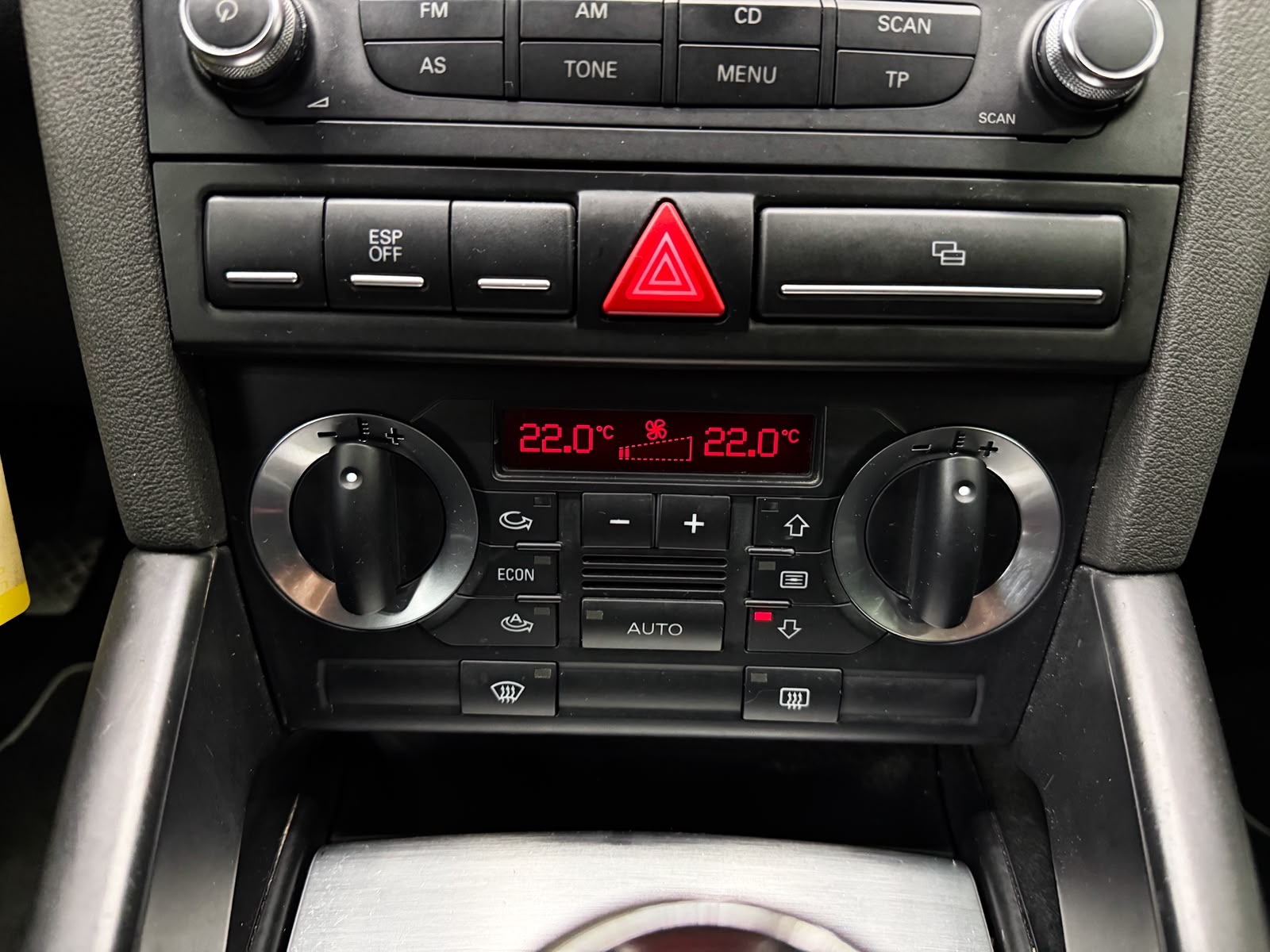 AUDI A3 Sportback 2.0 TDI Ambition S-Line-image-13