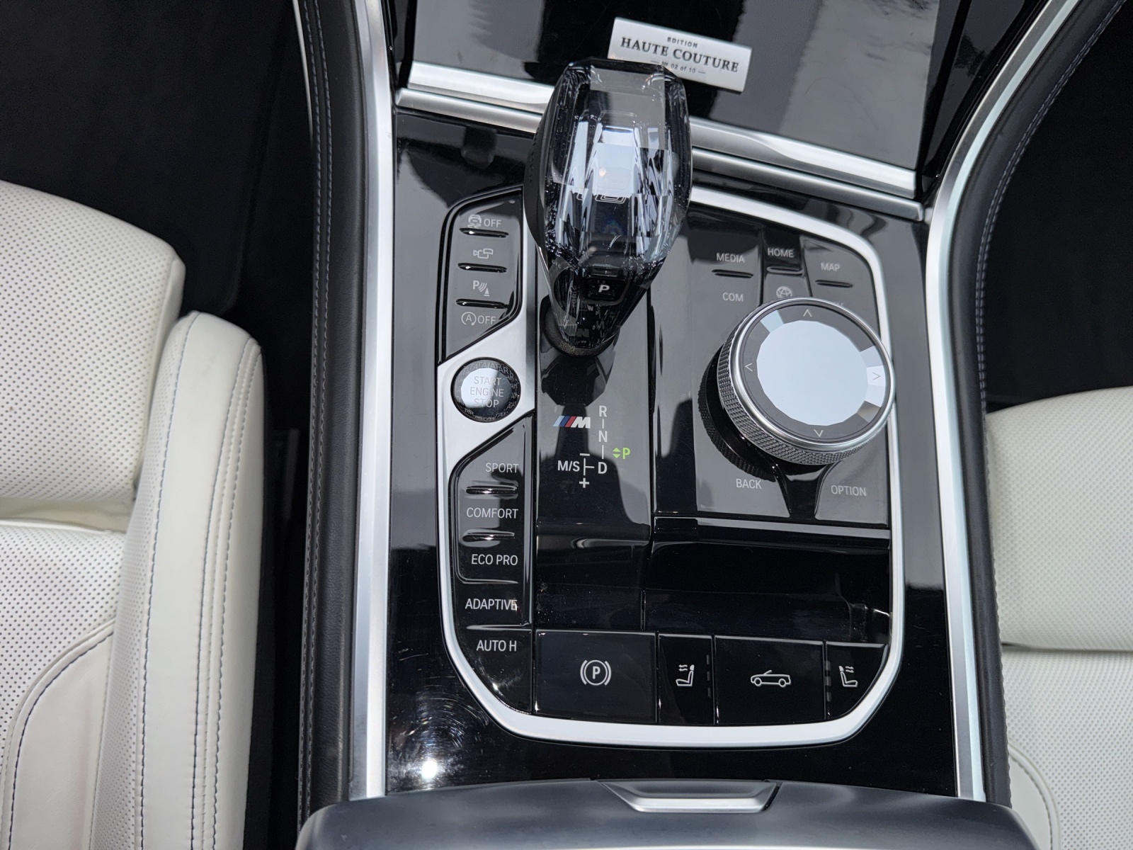 BMW M850i xDrive Cabriolet THE 8 Edition Haute Couture-image-14