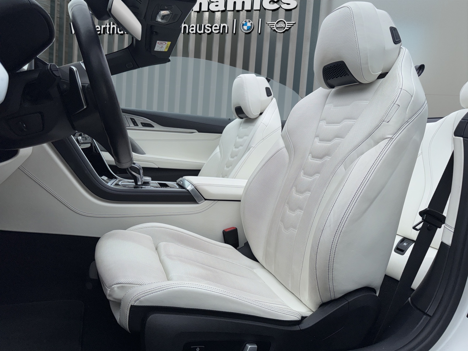 BMW M850i xDrive Cabriolet THE 8 Edition Haute Couture-image-17