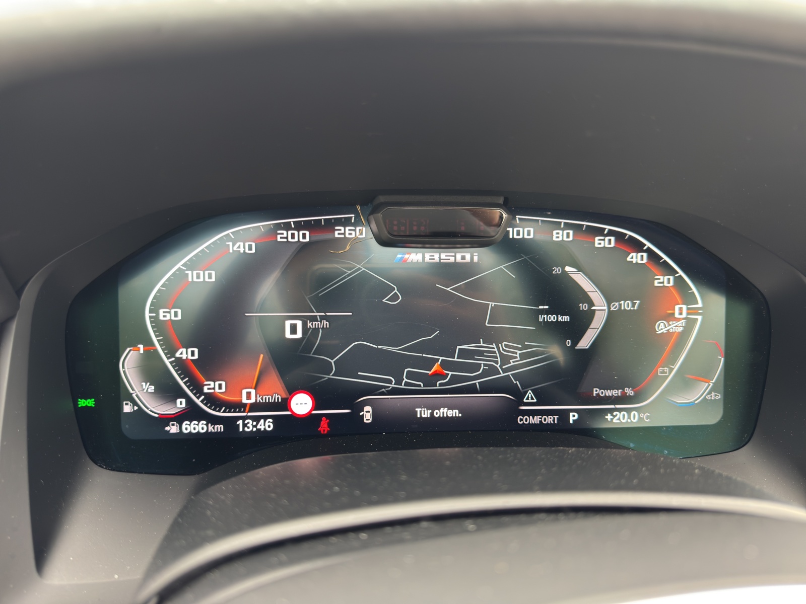 BMW M850i xDrive Cabriolet THE 8 Edition Haute Couture-image-11