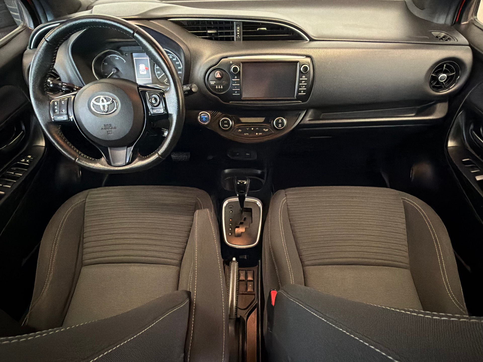 TOYOTA Yaris 1.5 VVT-i Hybrid Premium e-CVT-image-7