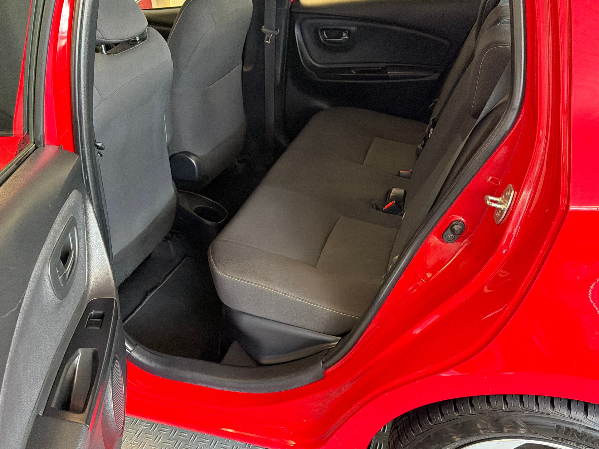 TOYOTA Yaris 1.5 VVT-i Hybrid Premium e-CVT-image-12
