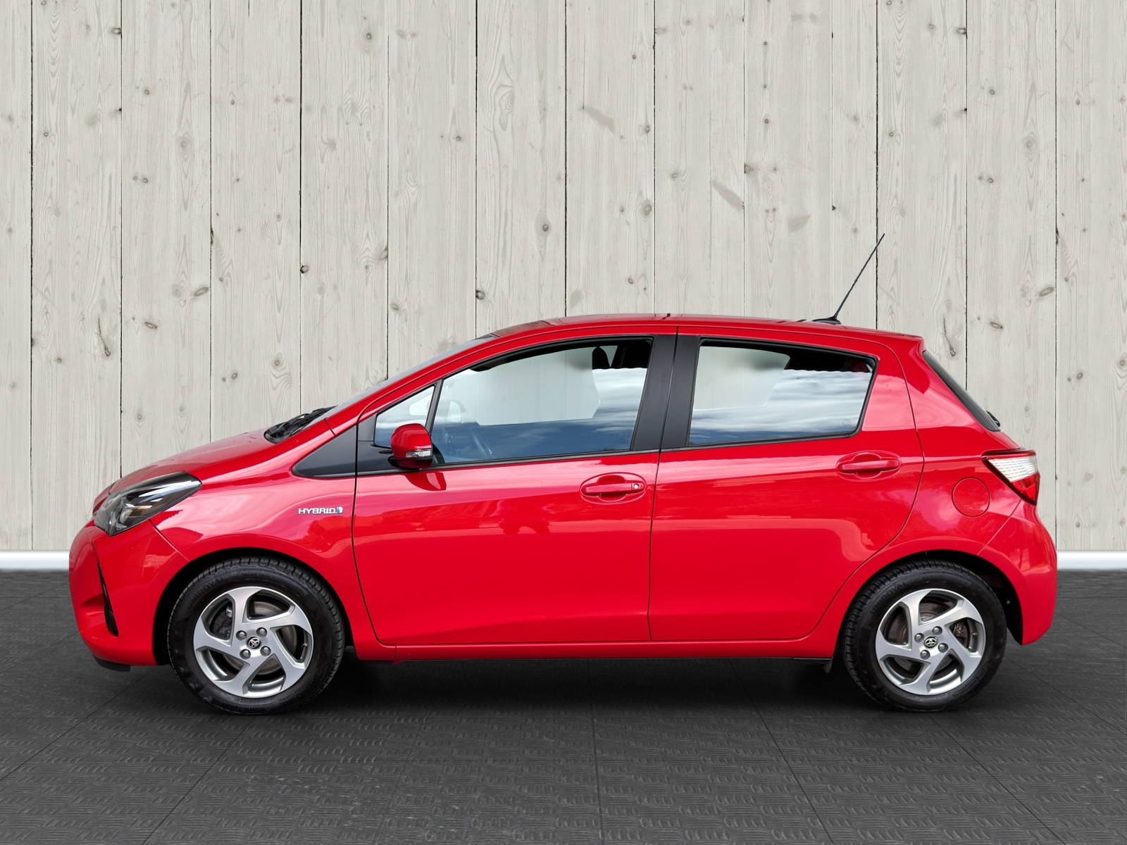 TOYOTA Yaris 1.5 VVT-i Hybrid Premium e-CVT-image-3