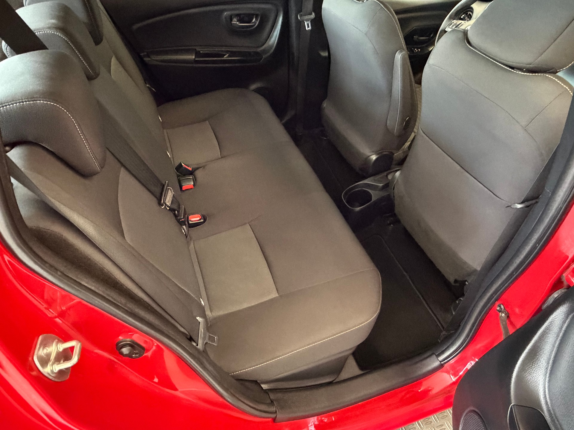 TOYOTA Yaris 1.5 VVT-i Hybrid Premium e-CVT-image-11