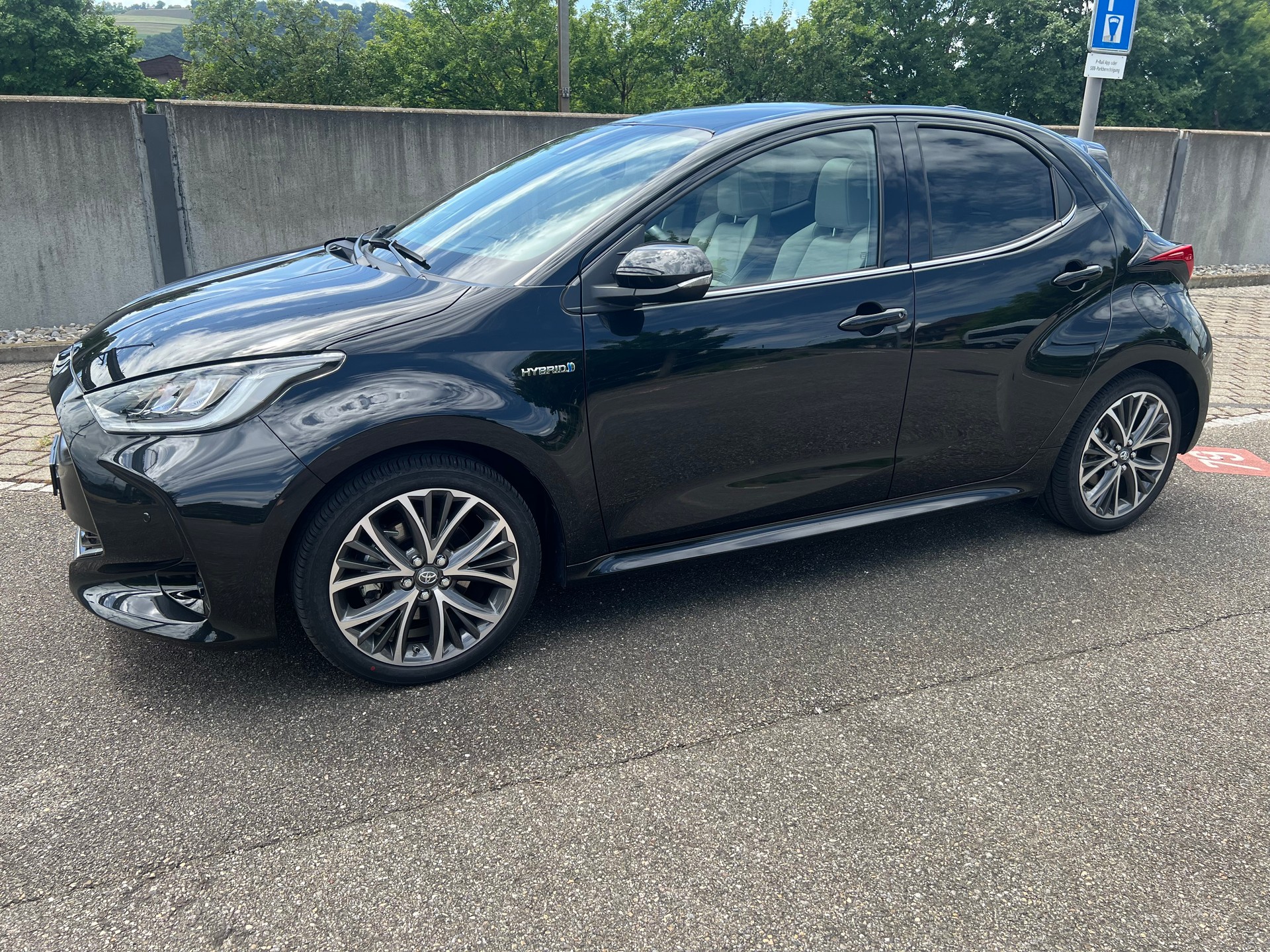 TOYOTA 1.5 VVT-i HSD Premium-image-0