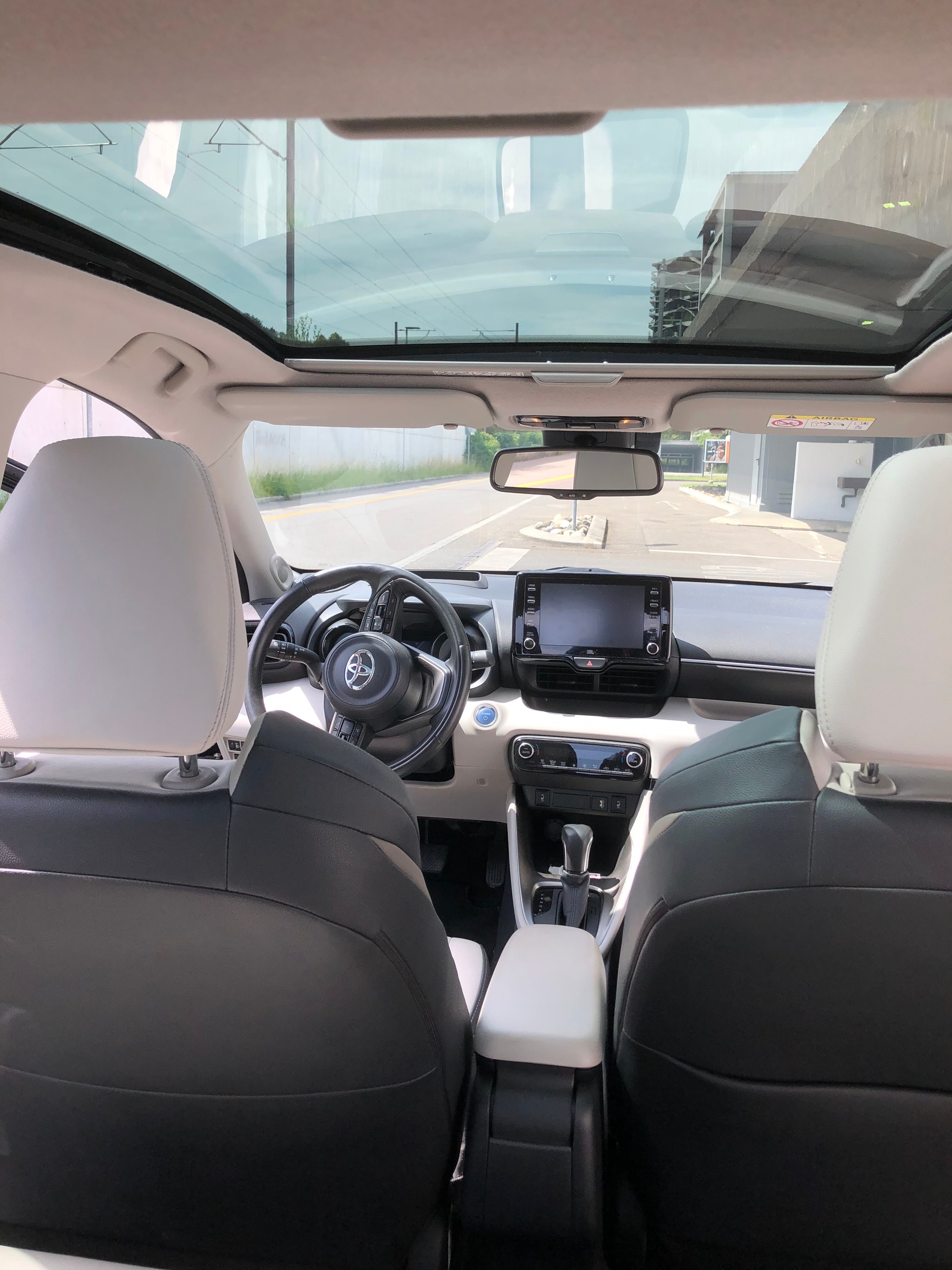 TOYOTA 1.5 VVT-i HSD Premium-image-3