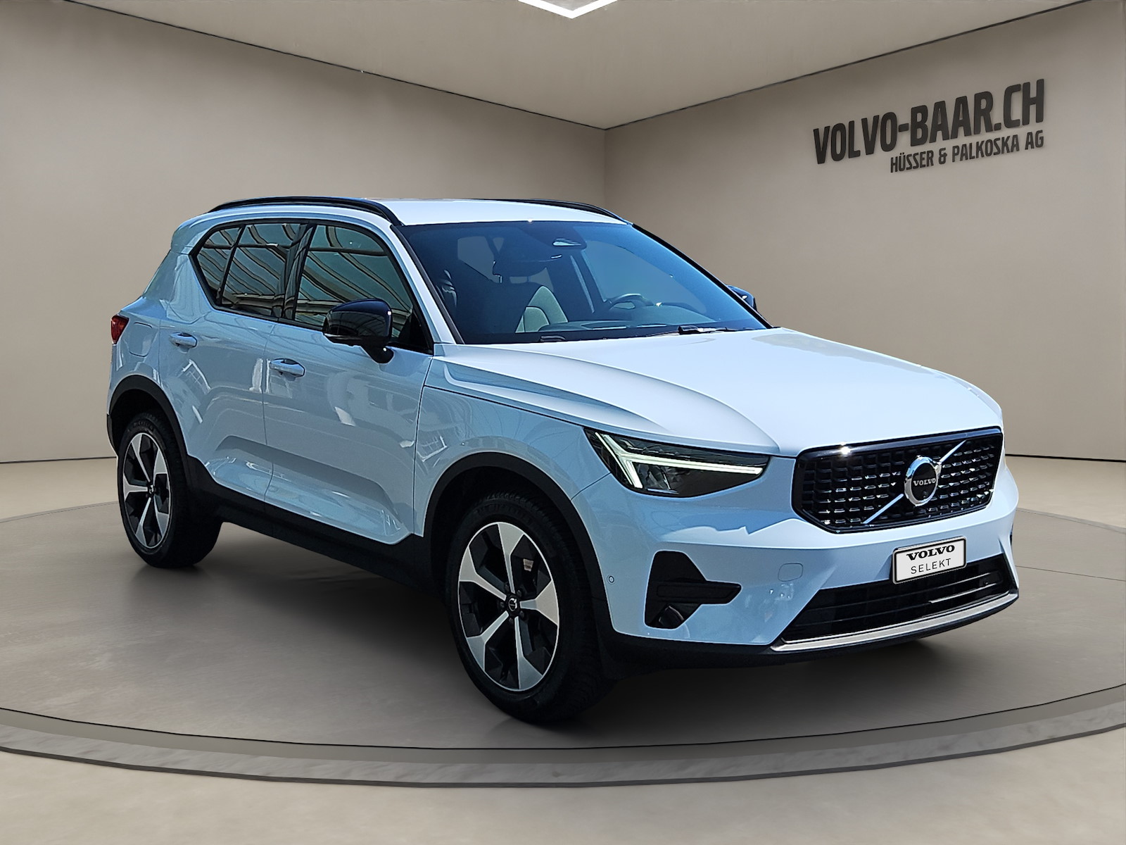 VOLVO XC40 2.0 B3 MH Plus Dark-image-6