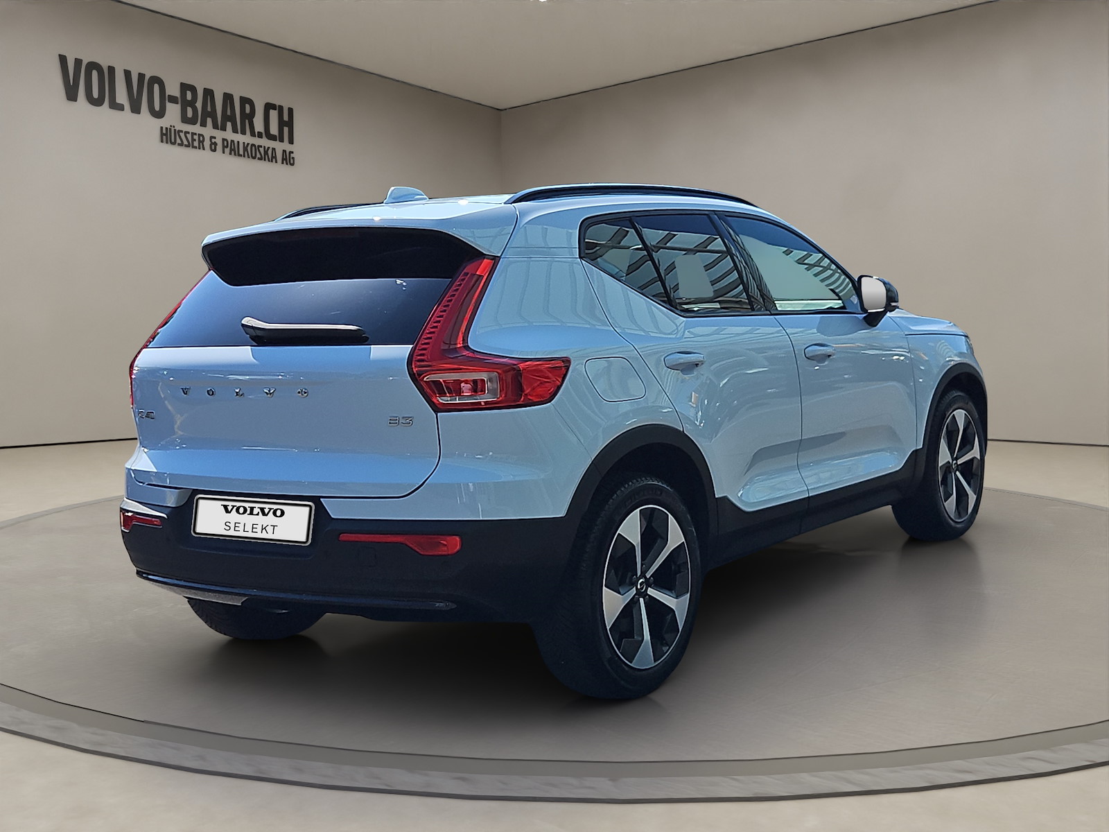 VOLVO XC40 2.0 B3 MH Plus Dark-image-4