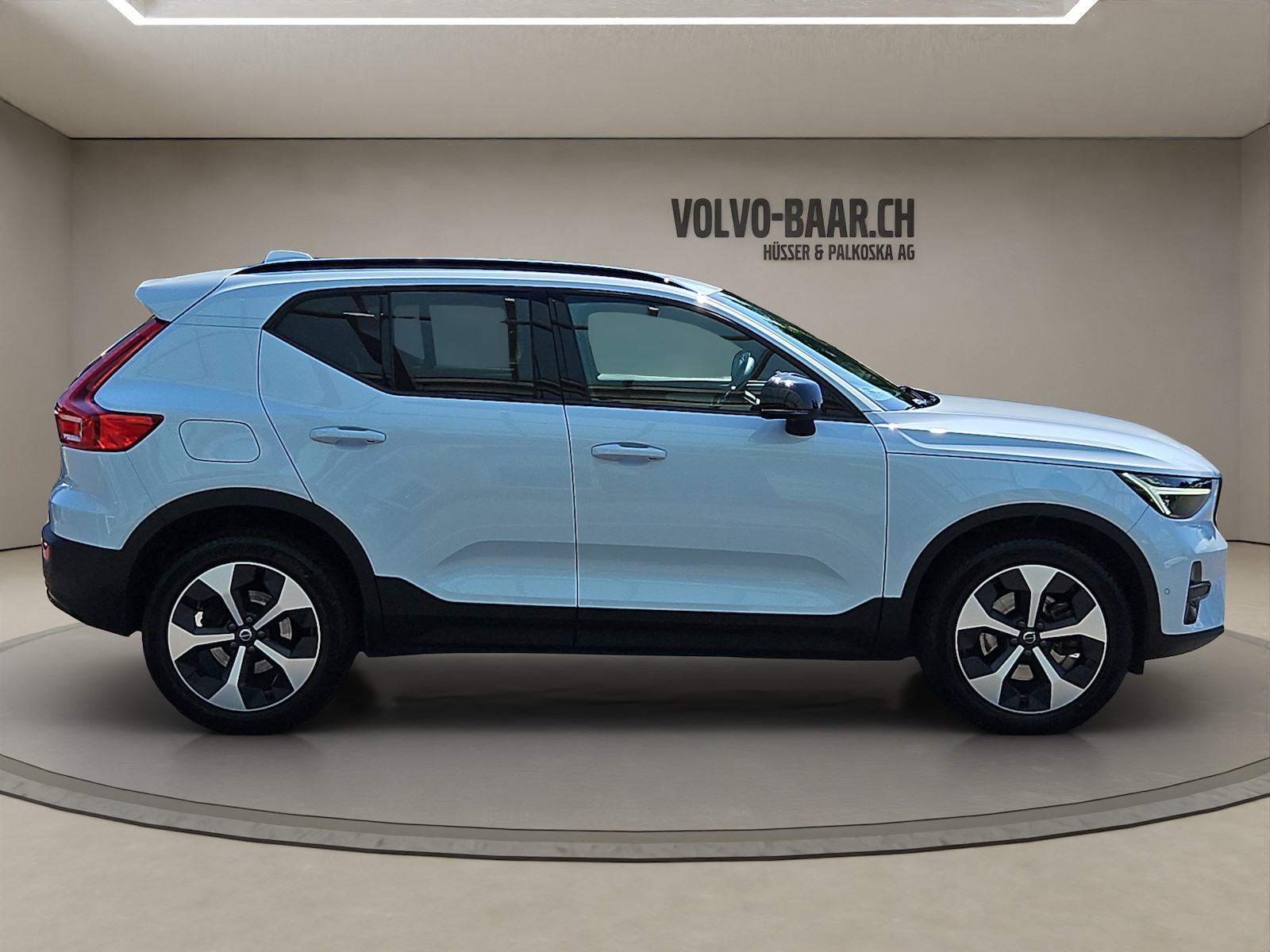 VOLVO XC40 2.0 B3 MH Plus Dark-image-5