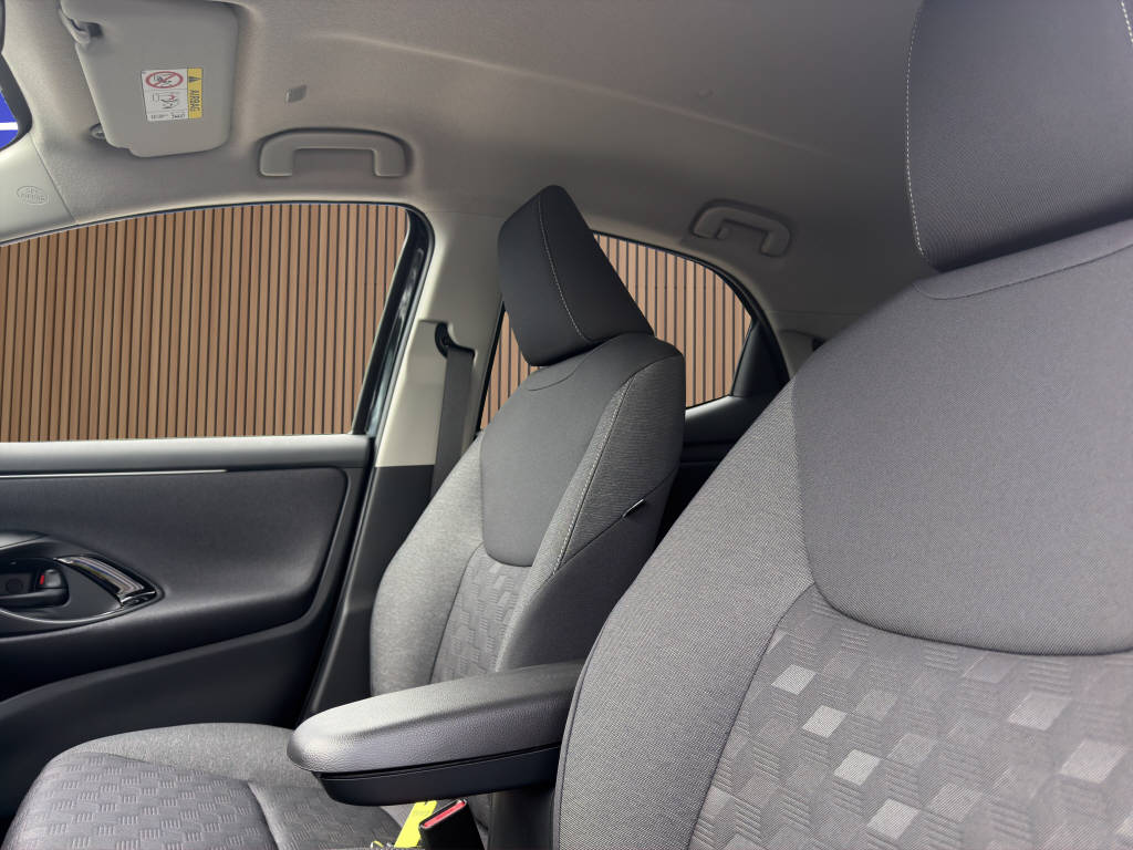 TOYOTA Yaris 1.5 VVT-i HSD Comfort Sport-image-12