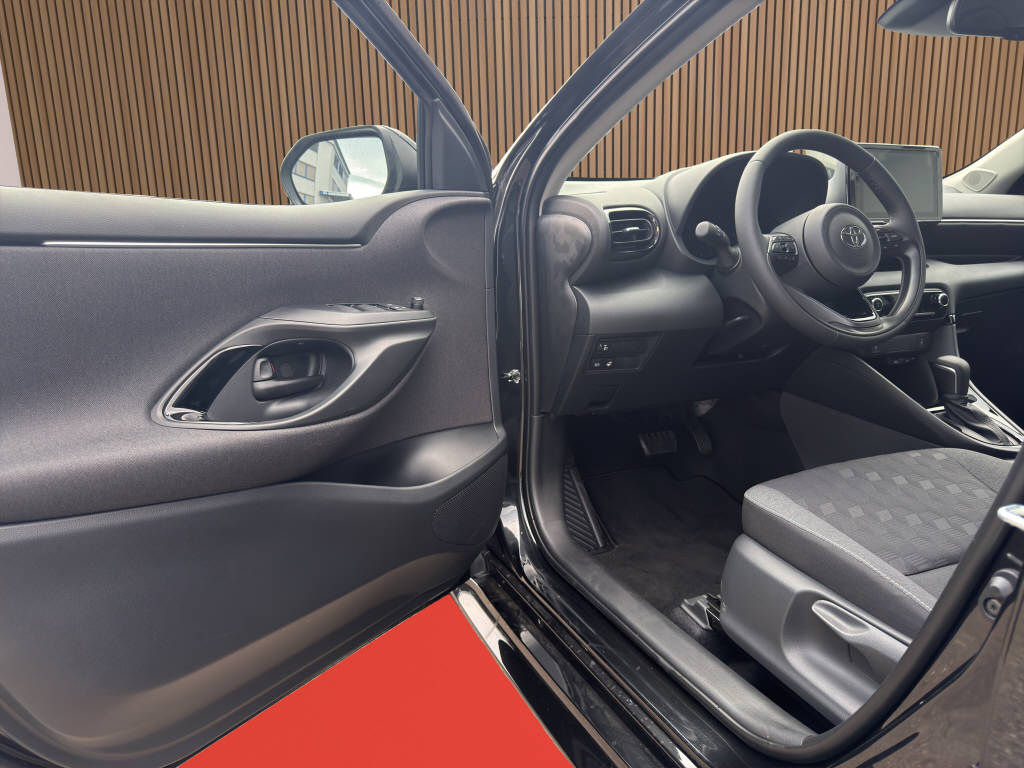 TOYOTA Yaris 1.5 VVT-i HSD Comfort Sport-image-10