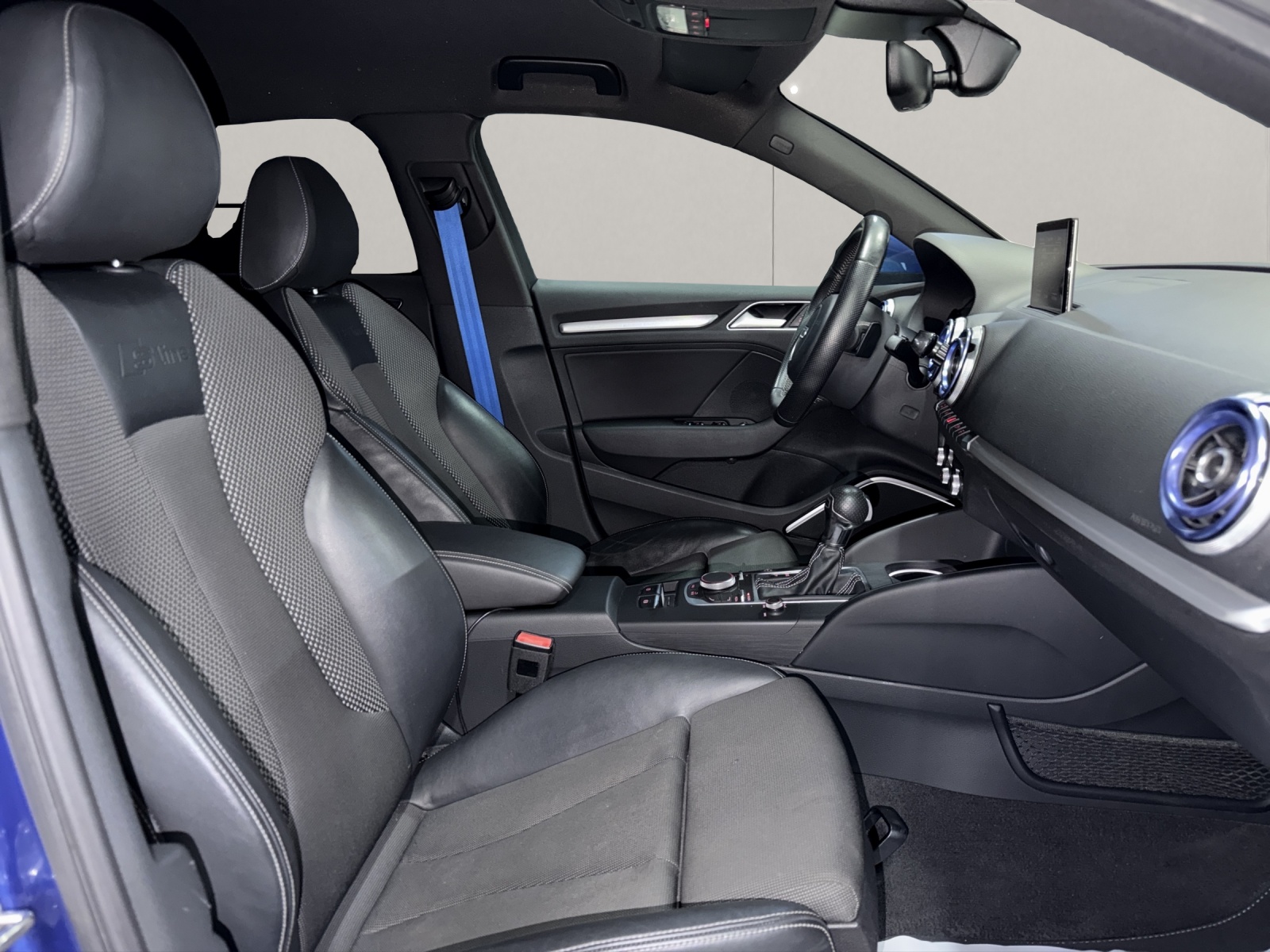 AUDI A3 Sportback 1.4 TFSI Ambition S-tronic-image-12