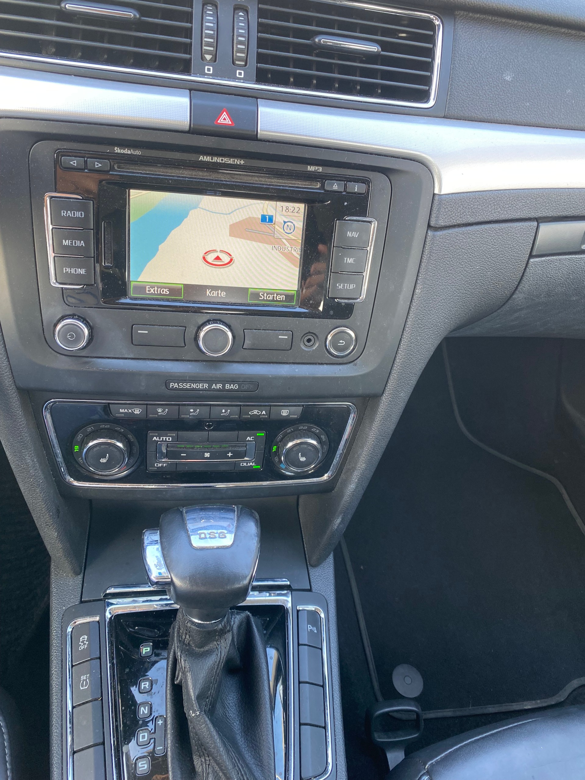 SKODA Superb Combi 2.0 TDi Ambition DSG-image-6
