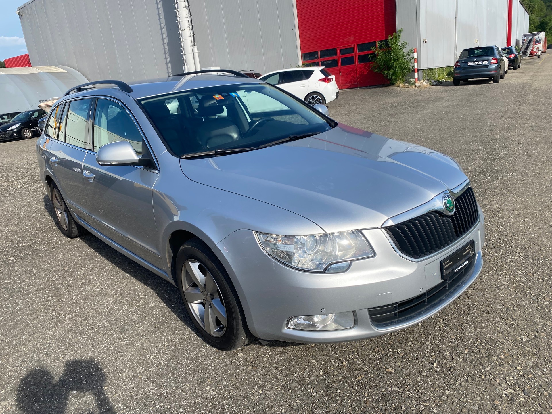 SKODA Superb Combi 2.0 TDi Ambition DSG-image-1