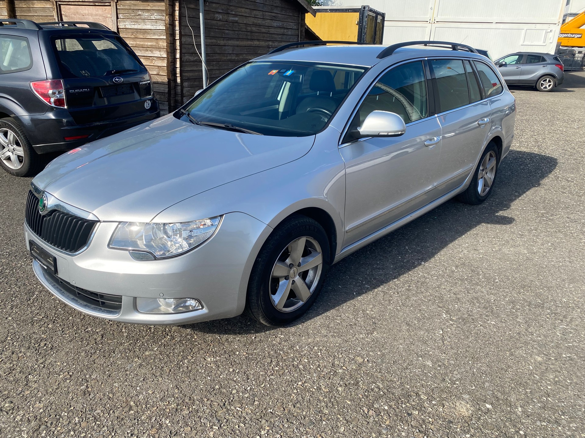 SKODA Superb Combi 2.0 TDi Ambition DSG-image-2