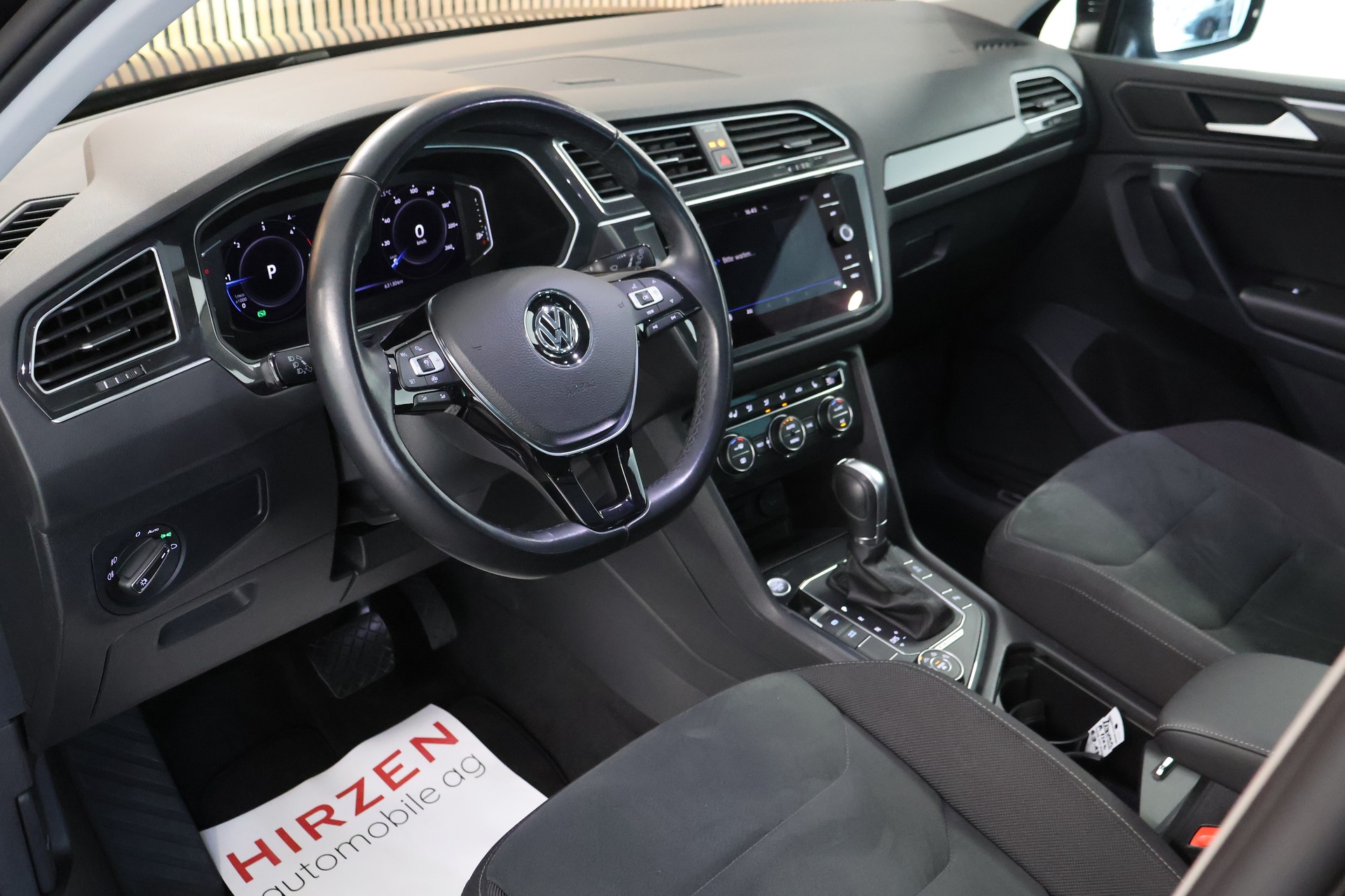 VW Tiguan 2.0 TDI SCR R Line 4Motion DSG-image-9