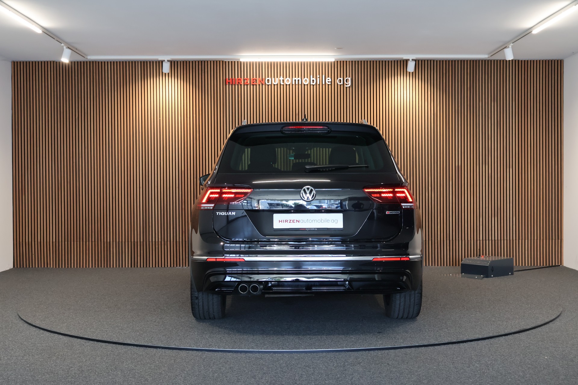 VW Tiguan 2.0 TDI SCR R Line 4Motion DSG-image-3