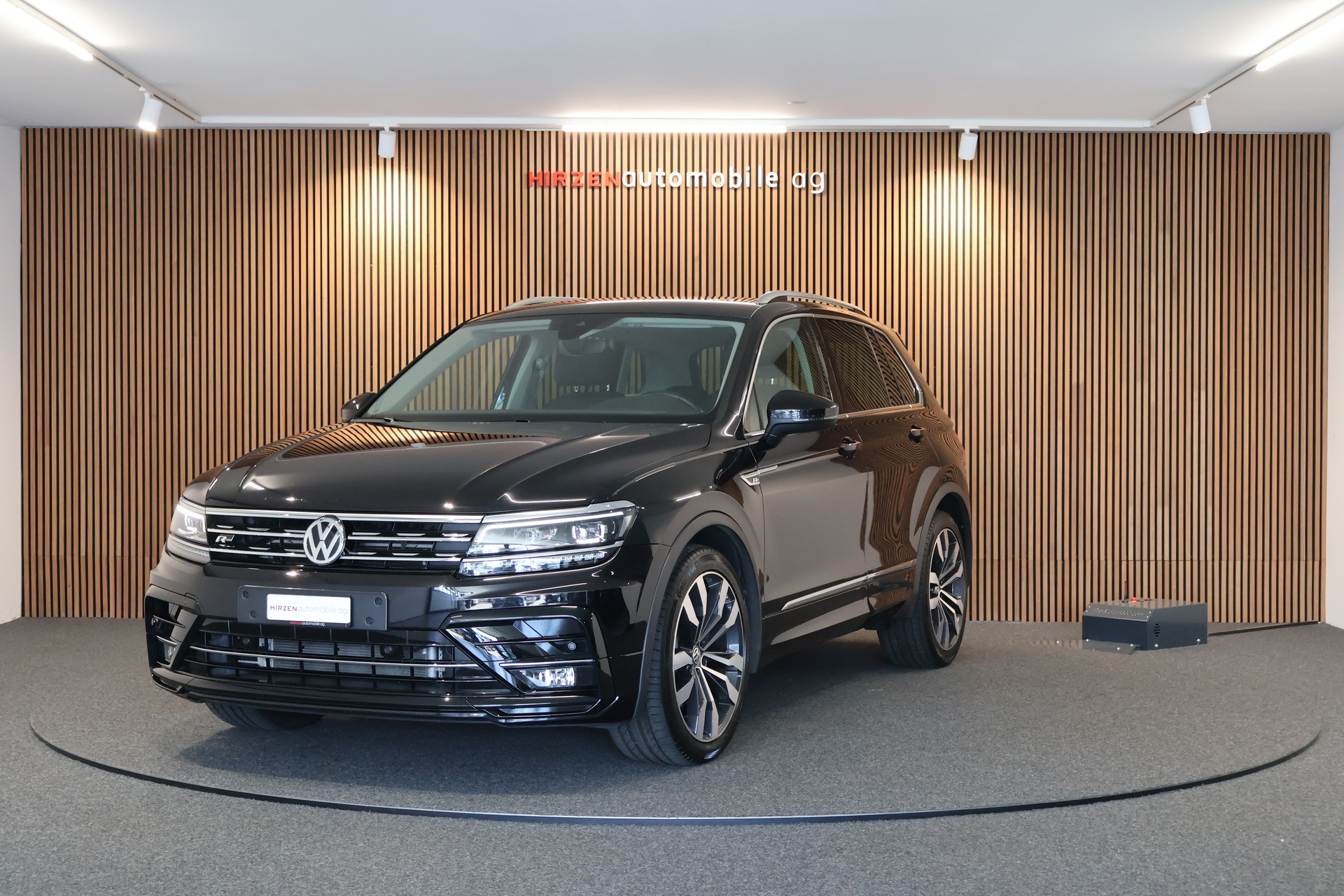 VW Tiguan 2.0 TDI SCR R Line 4Motion DSG-image-0