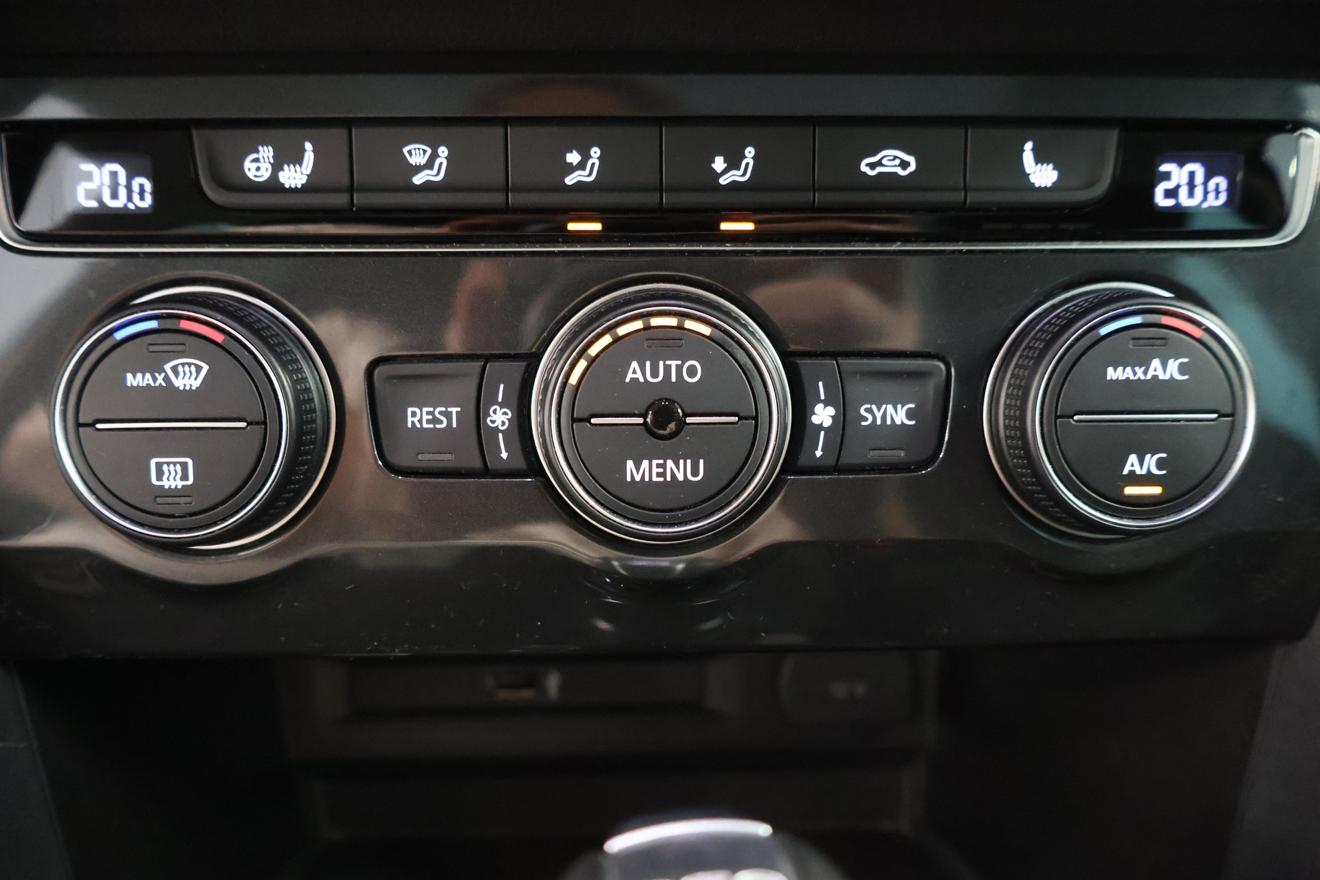VW Tiguan 2.0 TDI SCR R Line 4Motion DSG-image-21
