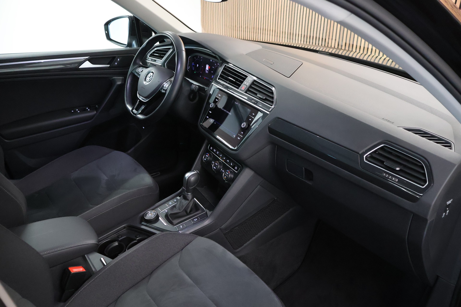 VW Tiguan 2.0 TDI SCR R Line 4Motion DSG-image-13