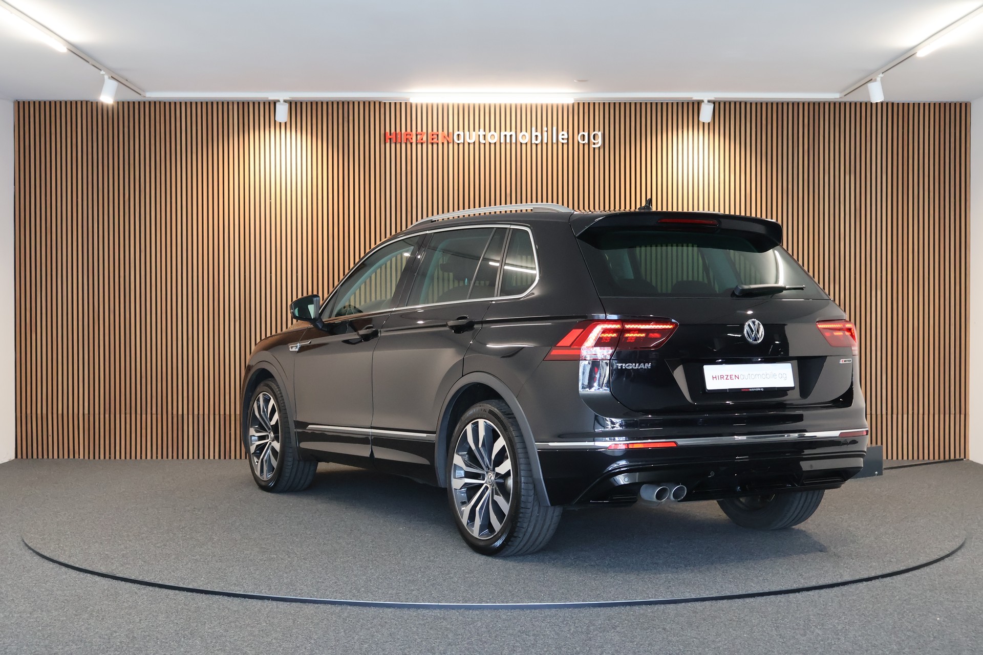 VW Tiguan 2.0 TDI SCR R Line 4Motion DSG-image-2