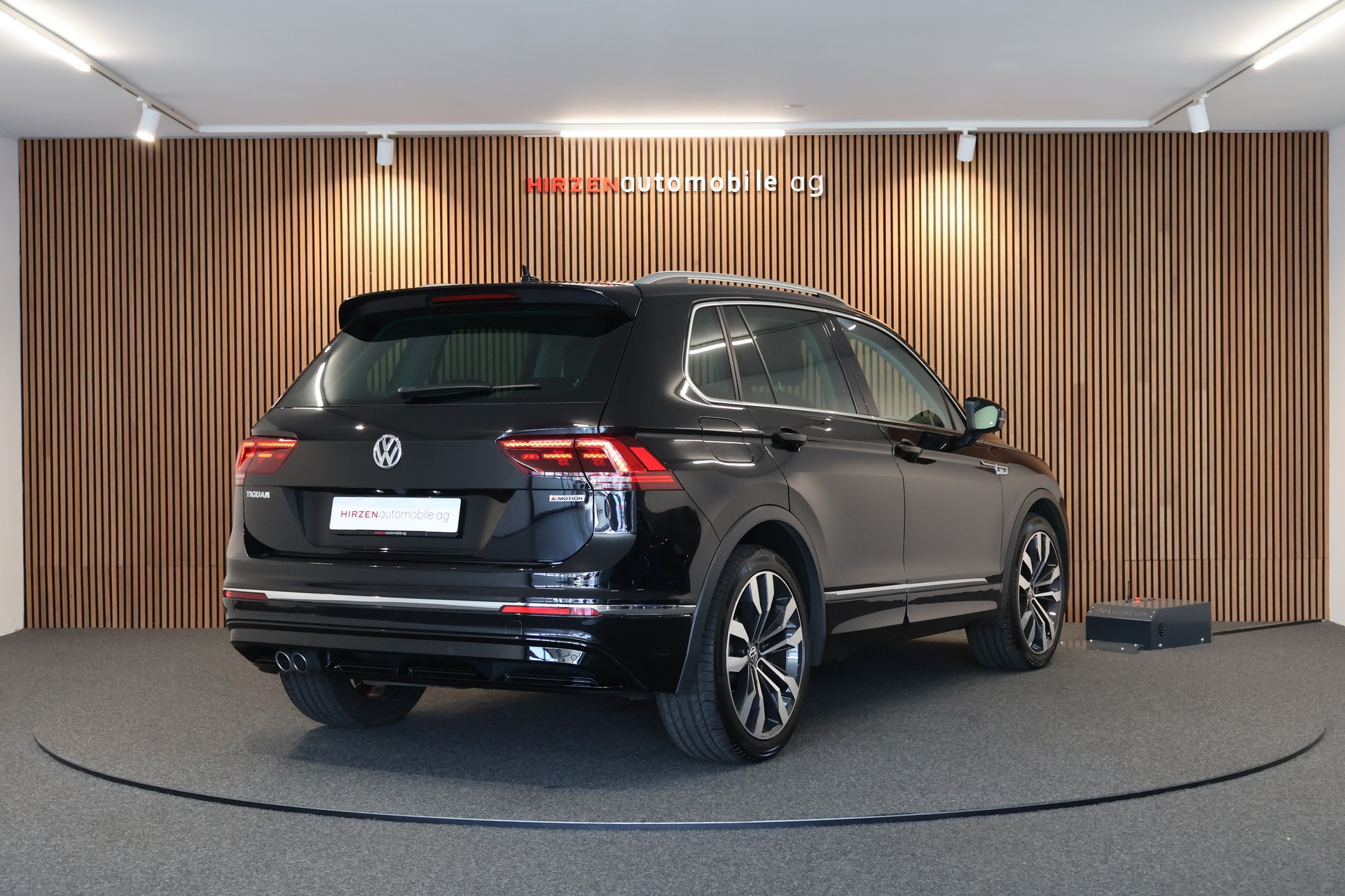 VW Tiguan 2.0 TDI SCR R Line 4Motion DSG-image-4