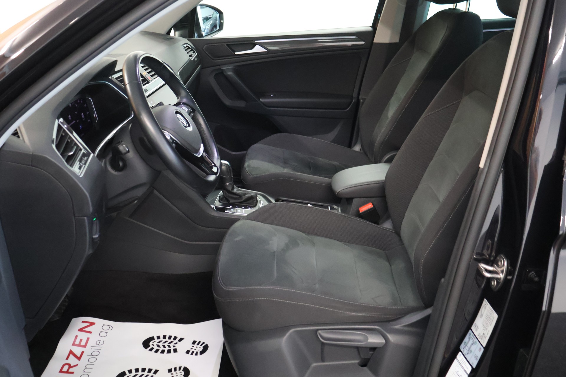 VW Tiguan 2.0 TDI SCR R Line 4Motion DSG-image-8