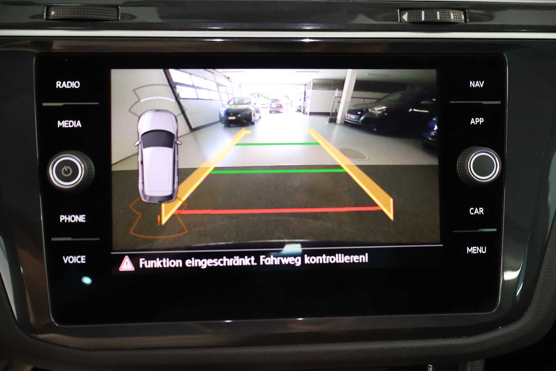 VW Tiguan 2.0 TDI SCR R Line 4Motion DSG-image-17