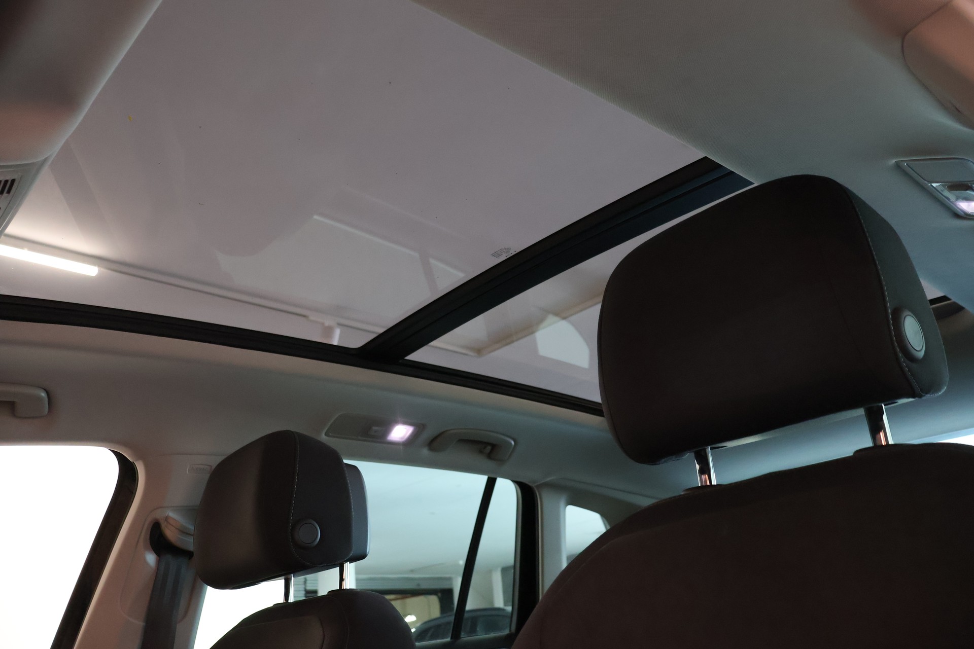 VW Tiguan 2.0 TDI SCR R Line 4Motion DSG-image-25