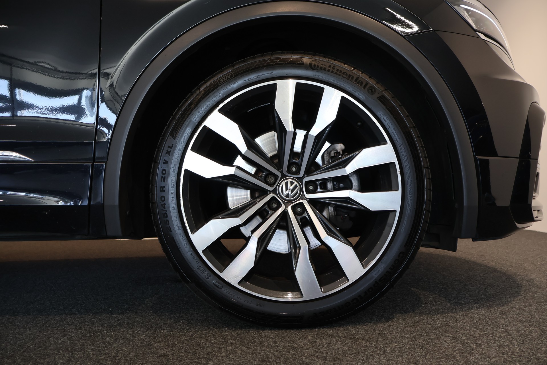 VW Tiguan 2.0 TDI SCR R Line 4Motion DSG-image-29