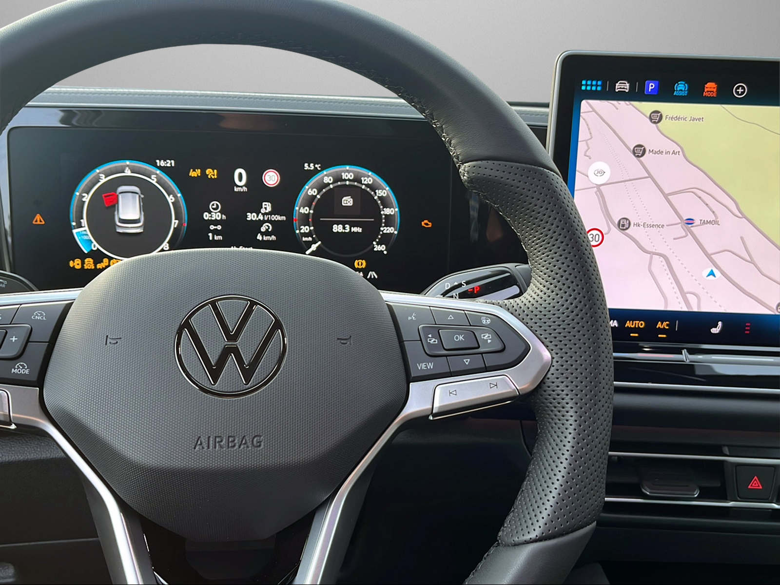 VW VW TIGUAN R-LINE-image-7