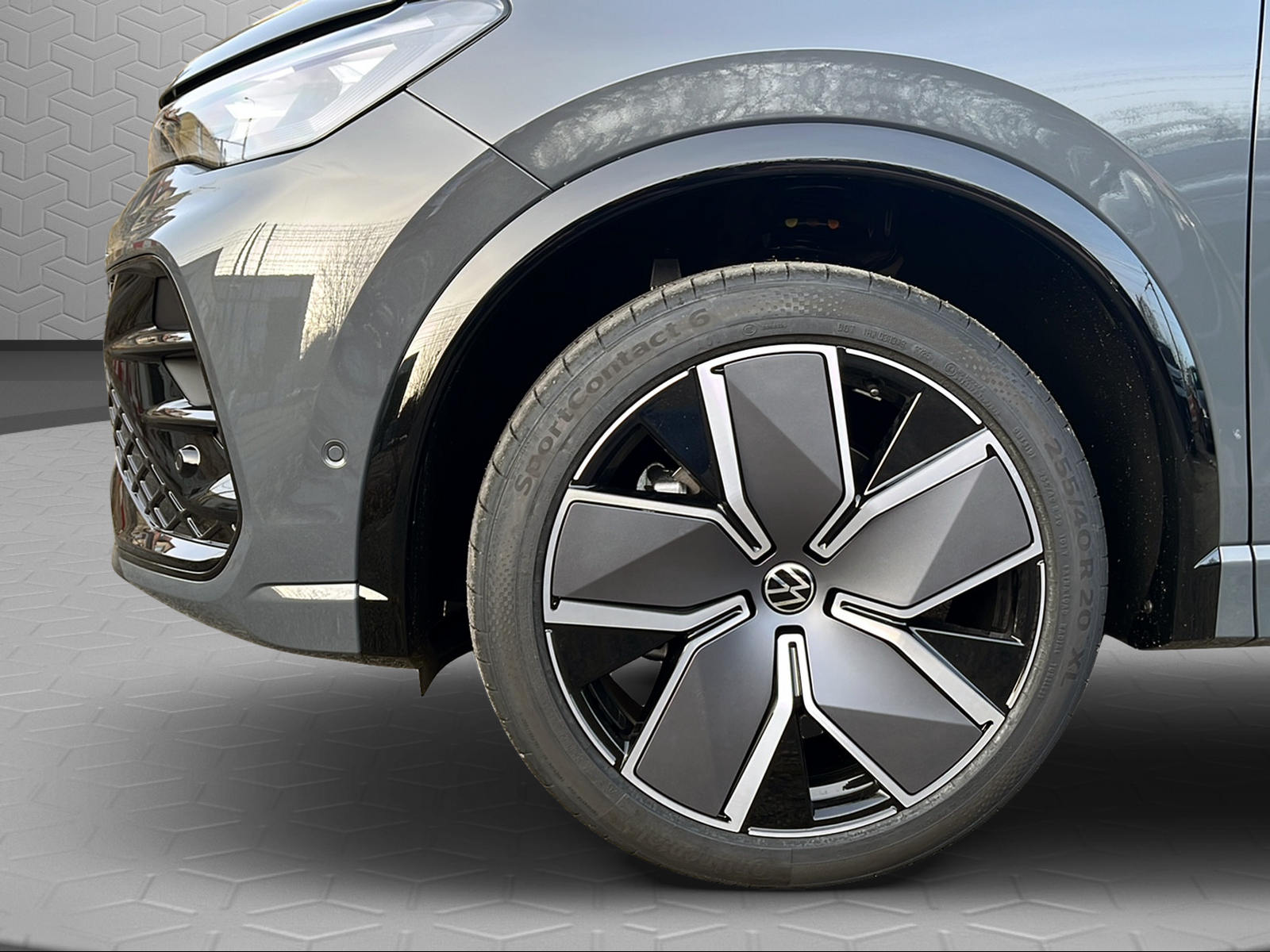 VW VW TIGUAN R-LINE-image-5