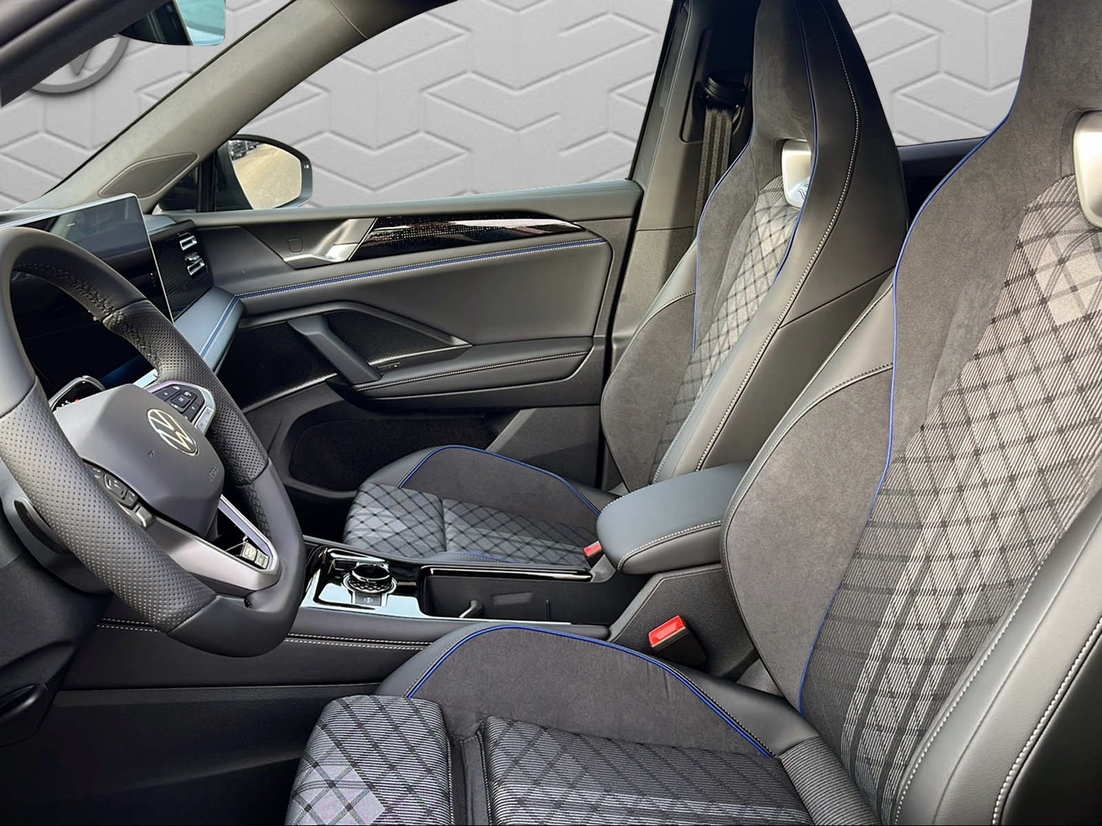 VW VW TIGUAN R-LINE-image-6